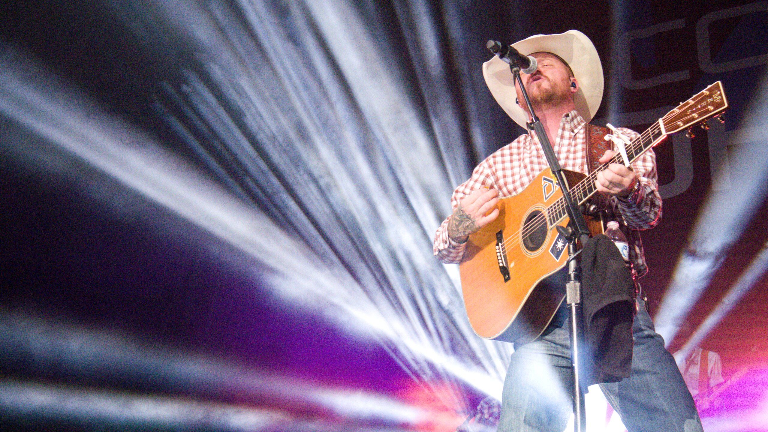 2559x1440 Cody Johnson Wallpaper