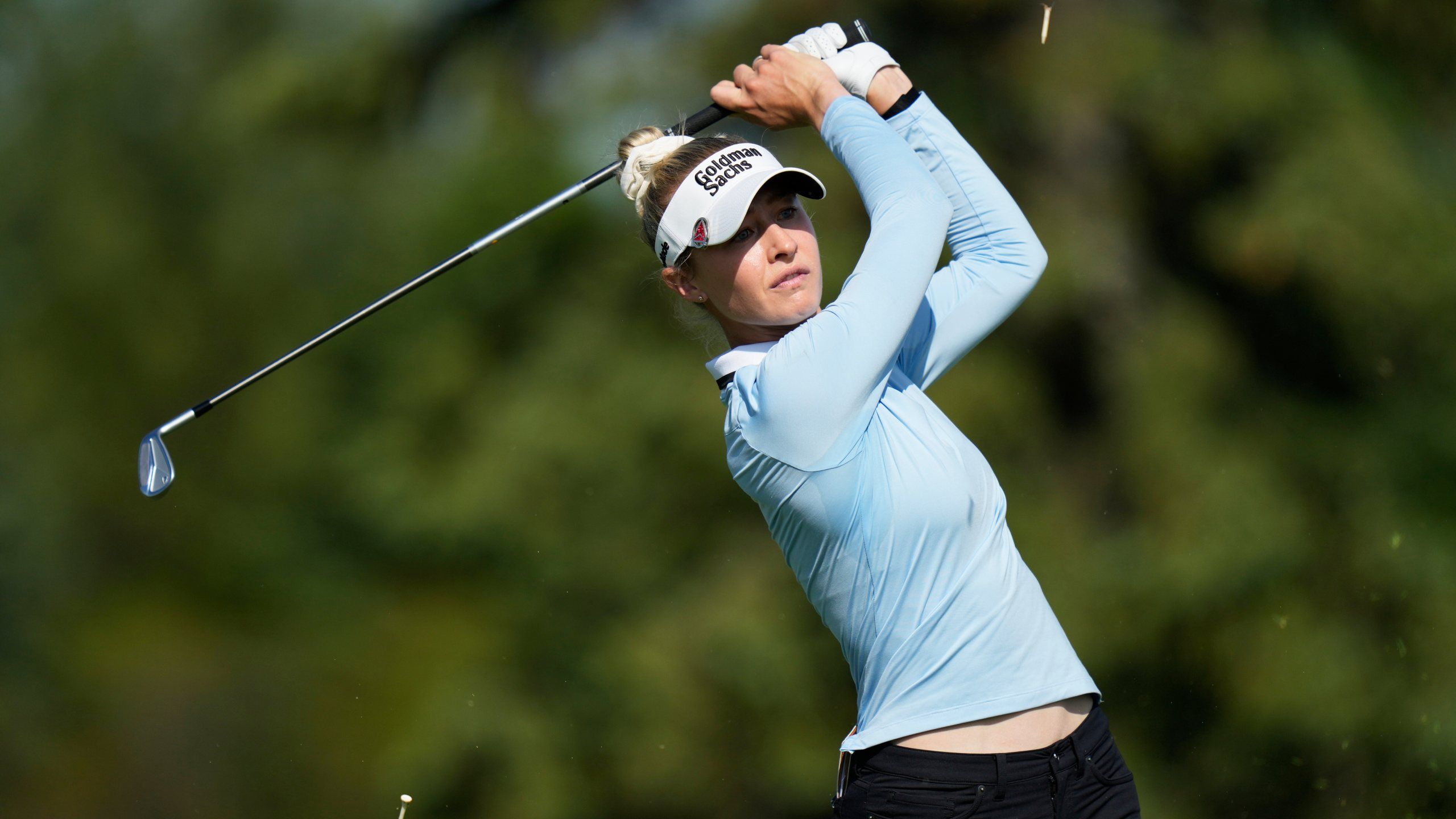 2560x1440 Nelly Korda makes late run of birdies at Liberty National and shares the lead