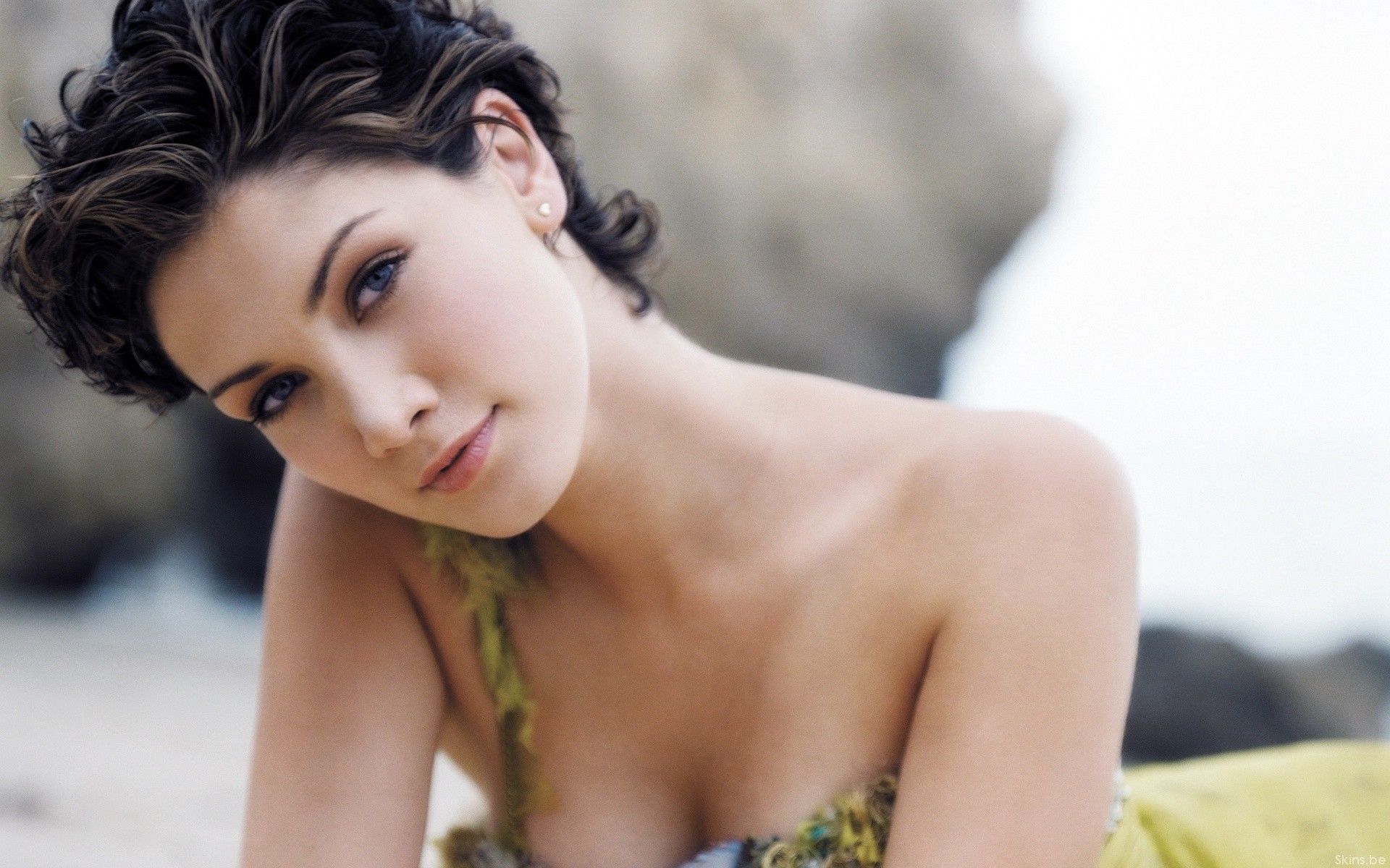 1920x1200 Delta Goodrem Wallpaper