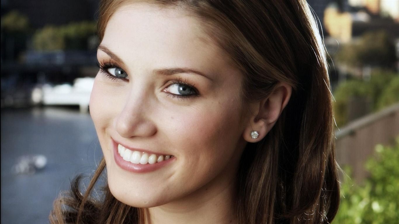 1366x768 Delta Goodrem Beauty Girl Photo HD Wallpaper 06