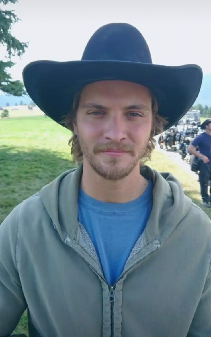 736x1177 Luke Grimes on set S1