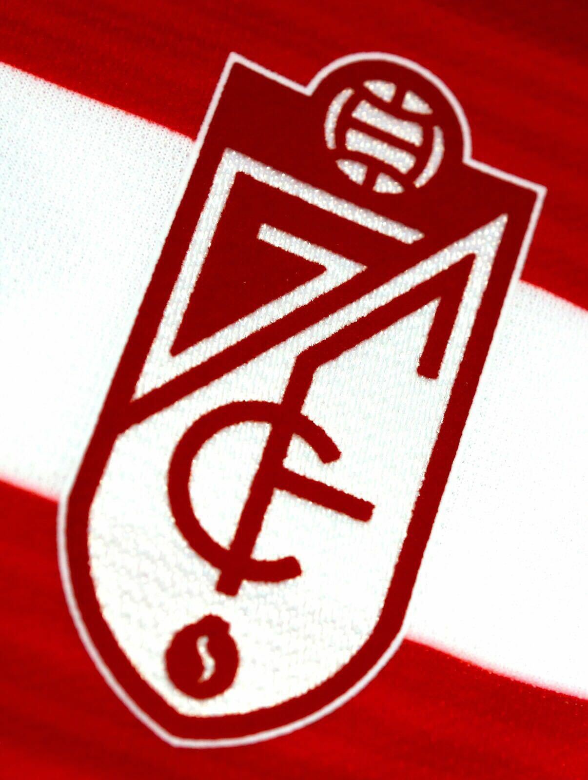 1206x1600 La primera equipación del Granada CF, al detalle