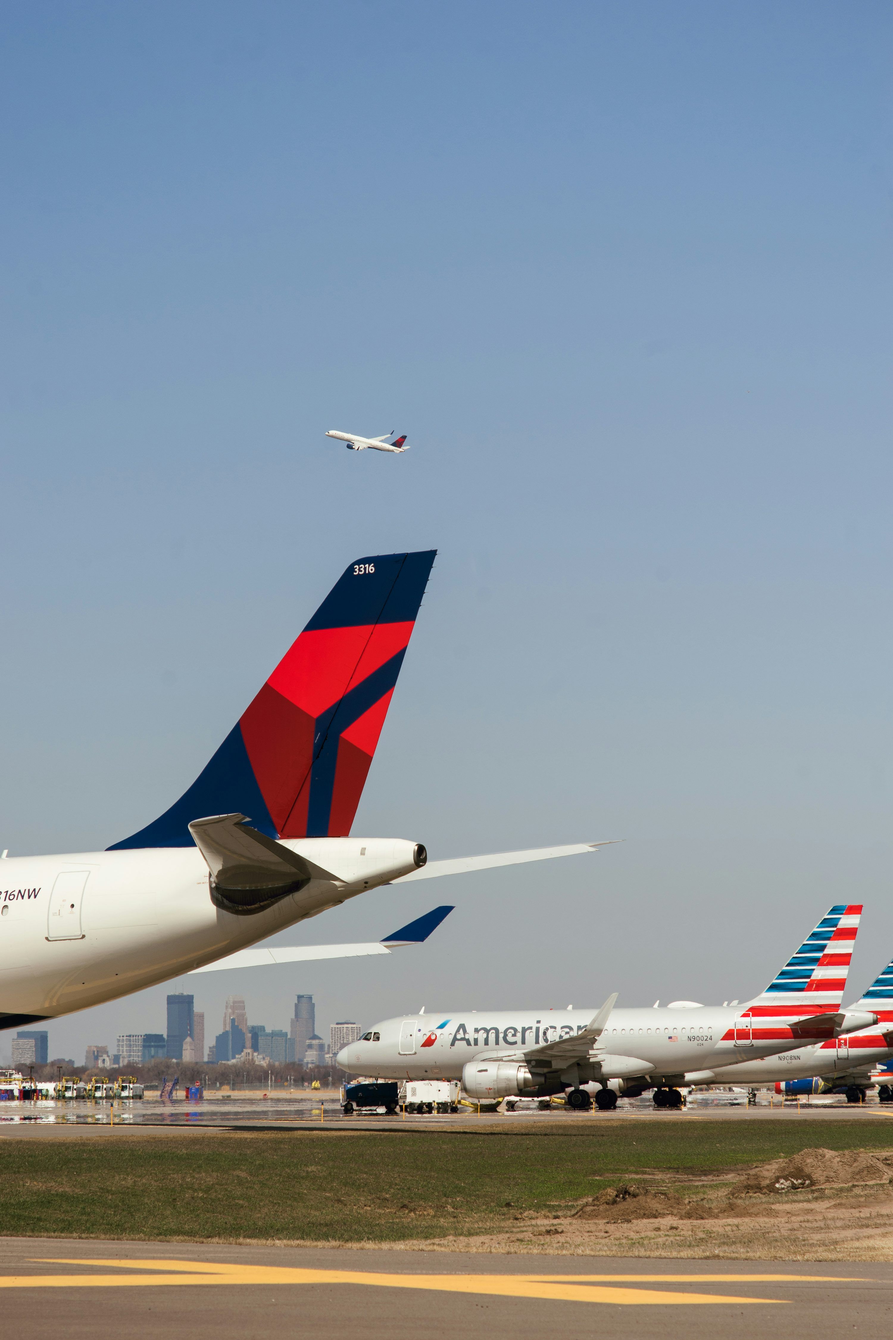 3000x4500 Delta Airline Picture. Download Free Image