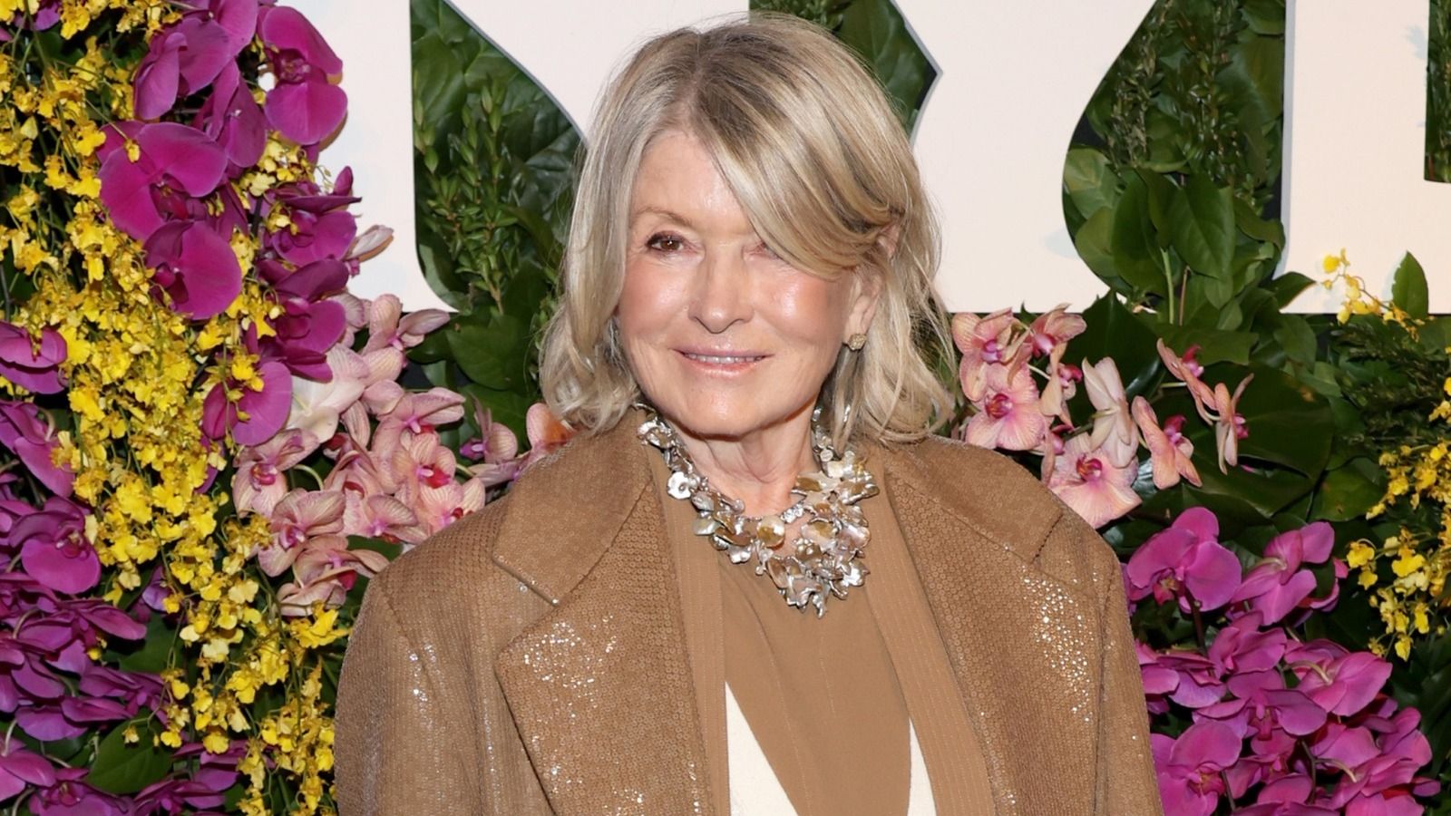 1600x900 Martha Stewart Loves Using Vintage Kitchenware As Wall Decor