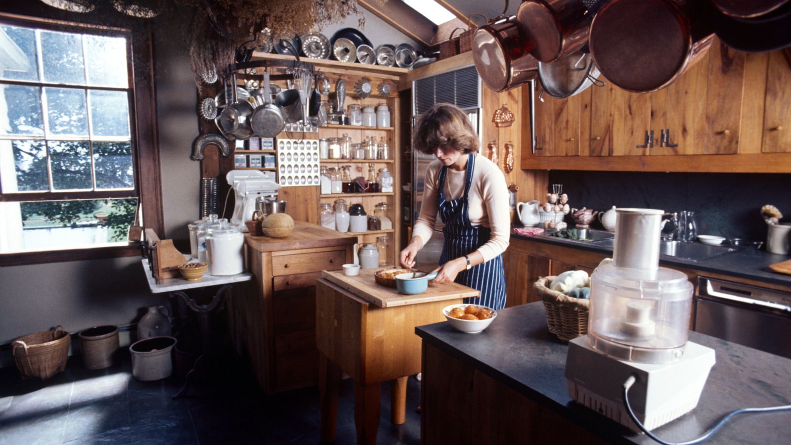 1600x900 Martha Stewart's '70s Kitchen Nailed The Earthy Retro Look Everyone Wants Now