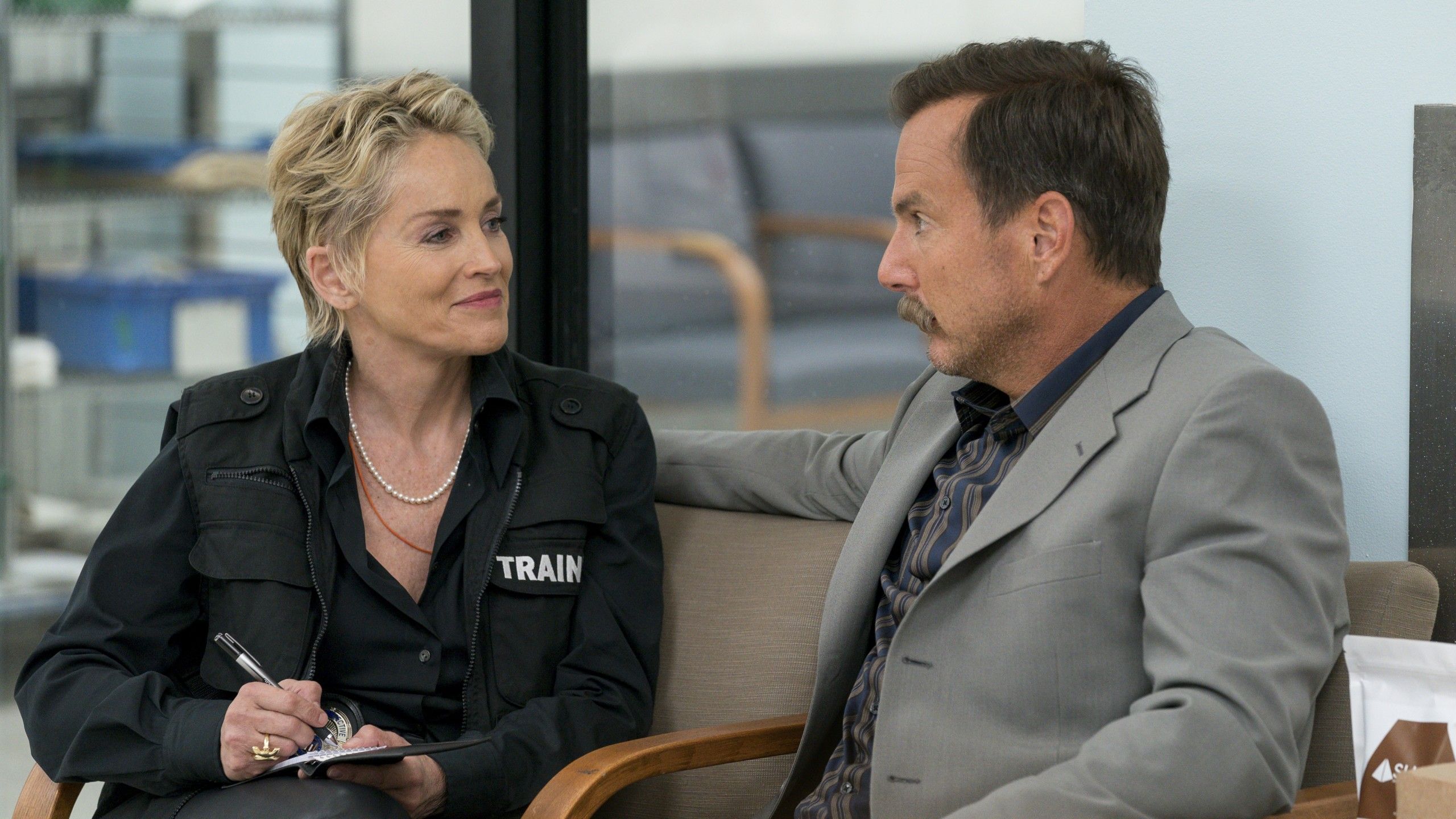 2560x1440 Sharon Stone Will Arnett 4K HD Murderville Wallpaper