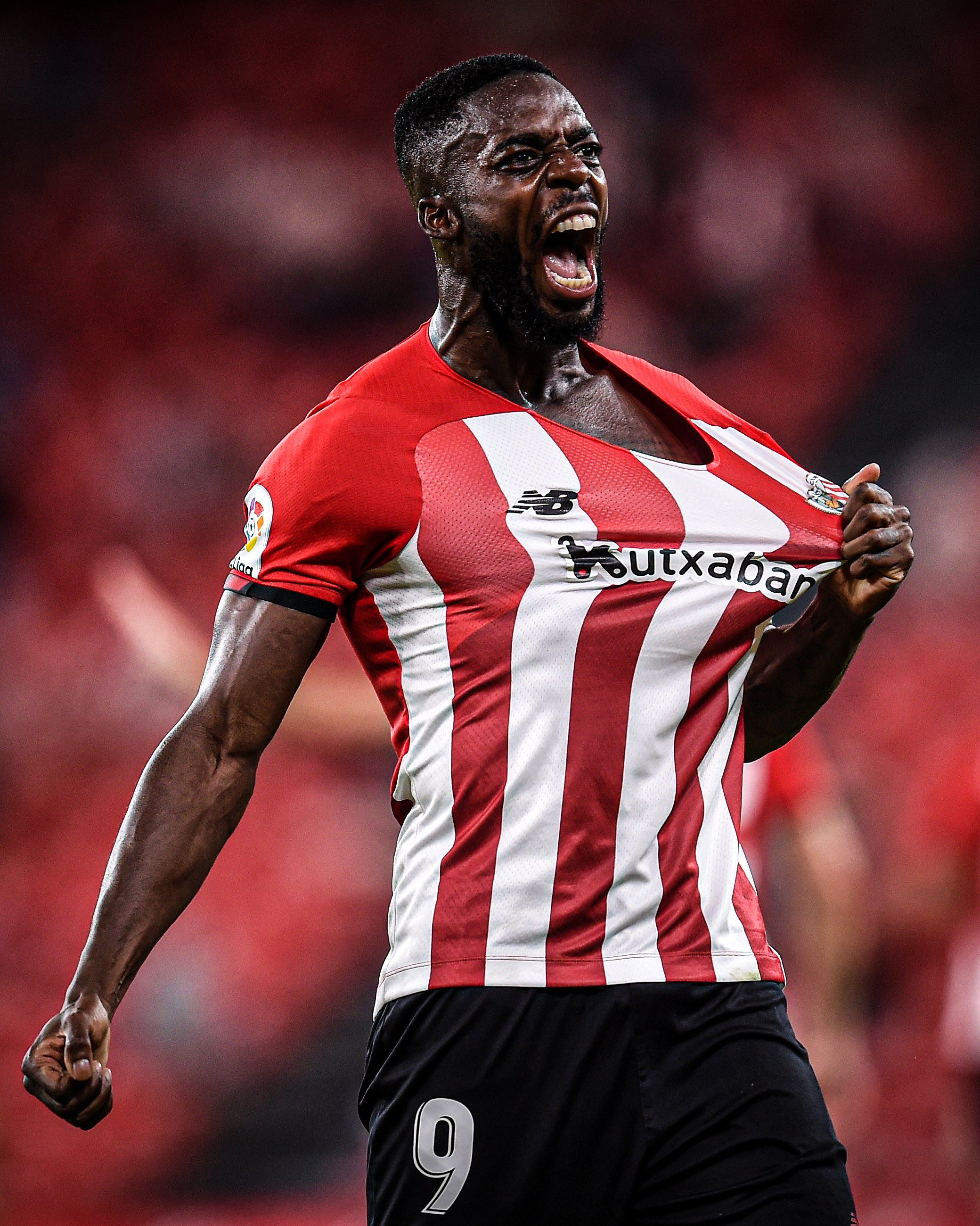 2080x2600 Iñaki Williams Wallpaper
