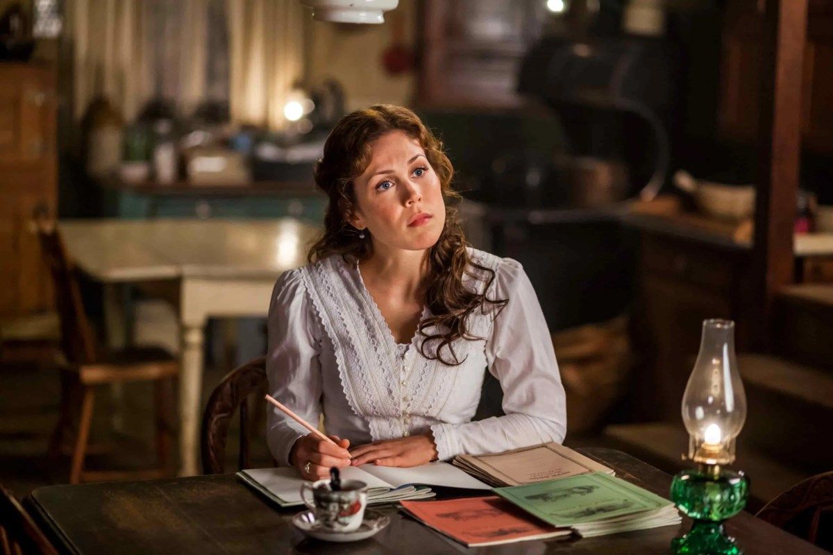 1200x800 Erin Krakow on Her Character's WCTH Love Triangle