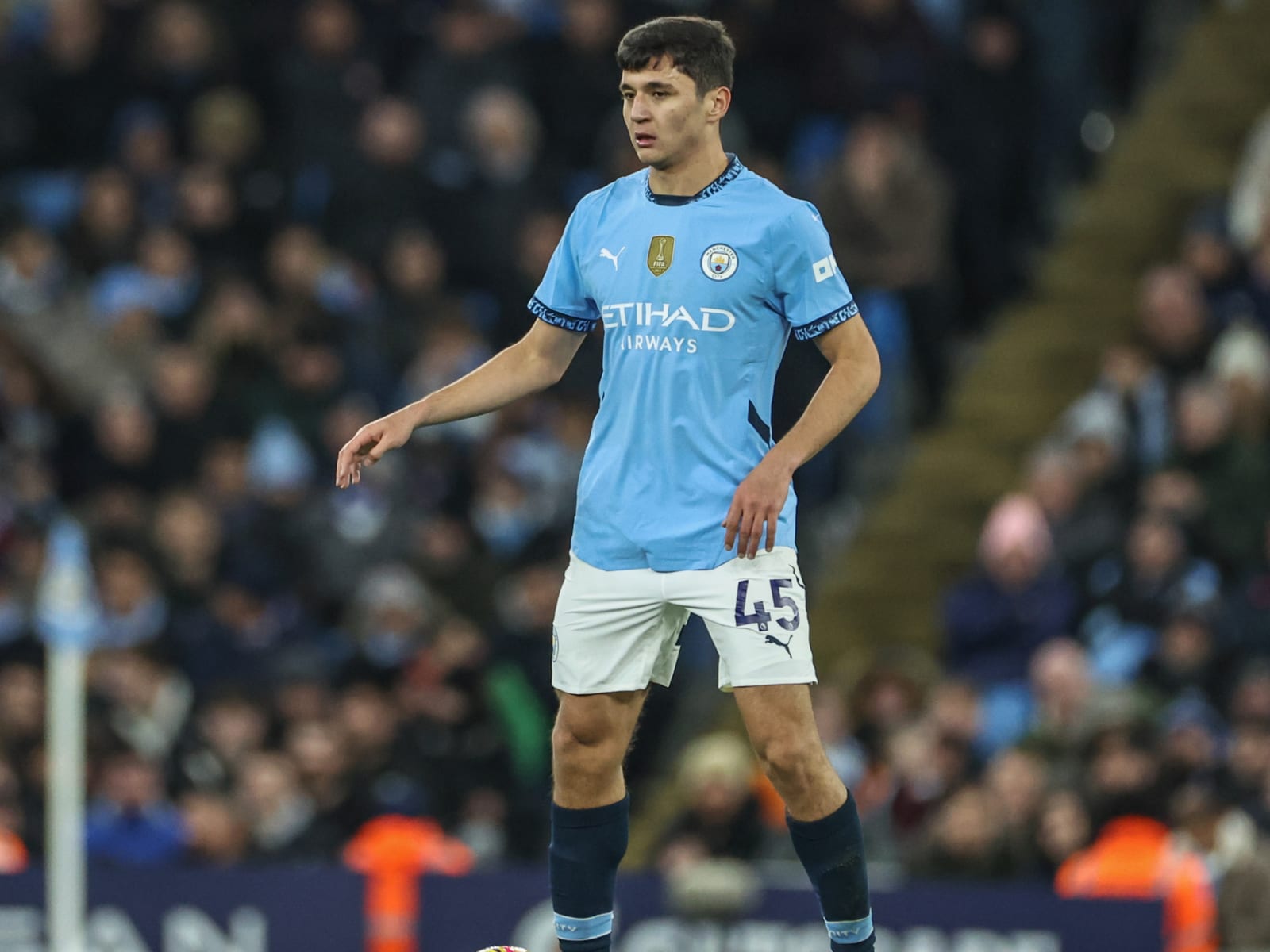 1600x1200 Abdukodir Khusanov overcame a tough start to show something in his Manchester City debut