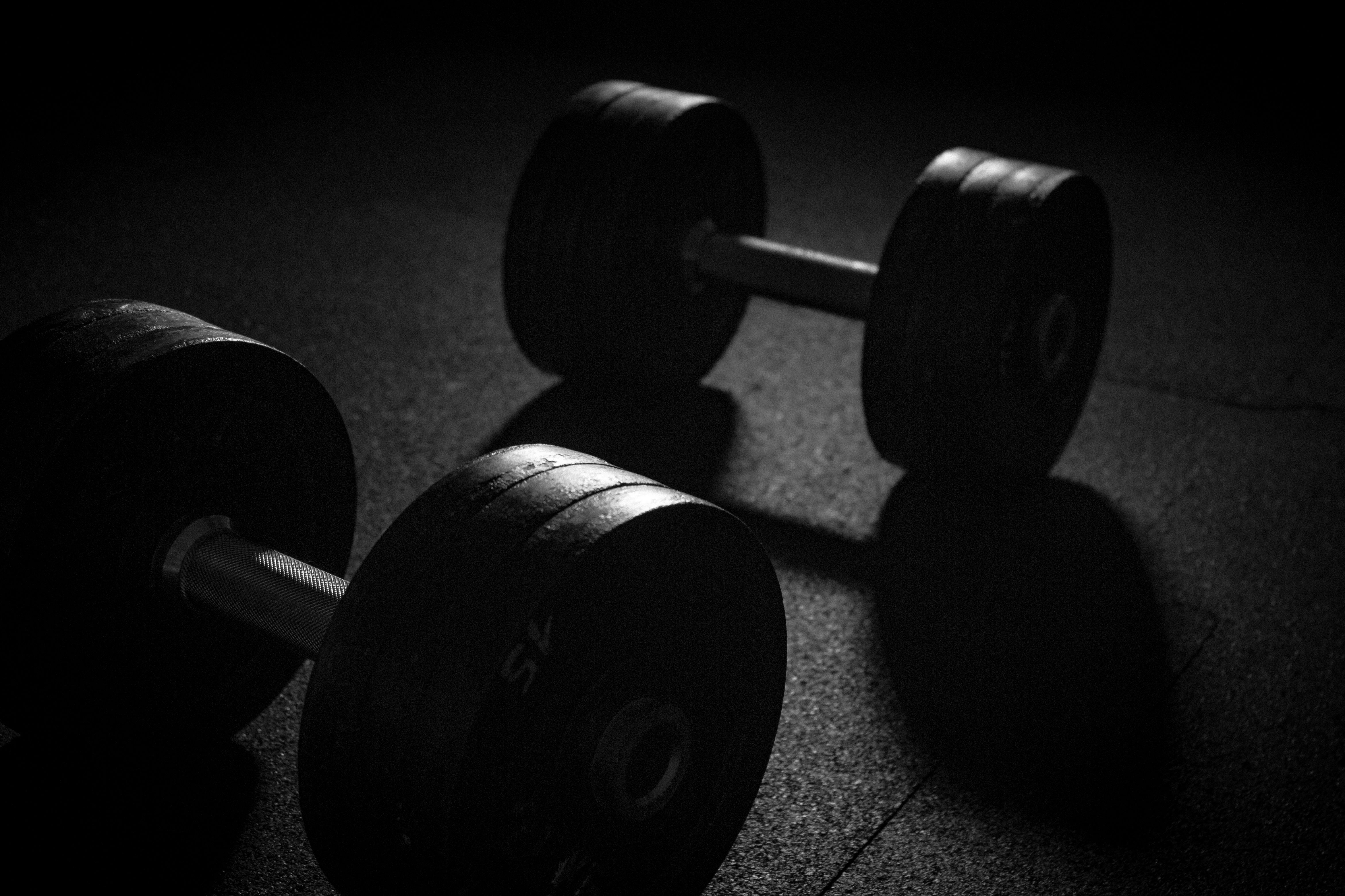 4684x3123 Free Image : black and white, sport, wheel, train, dark, darkness, fitness, weights, dumbbell, strength training, weight lifting, power sports, muscles, muscle training, still life photography, product design, monochrome photography, weight plates