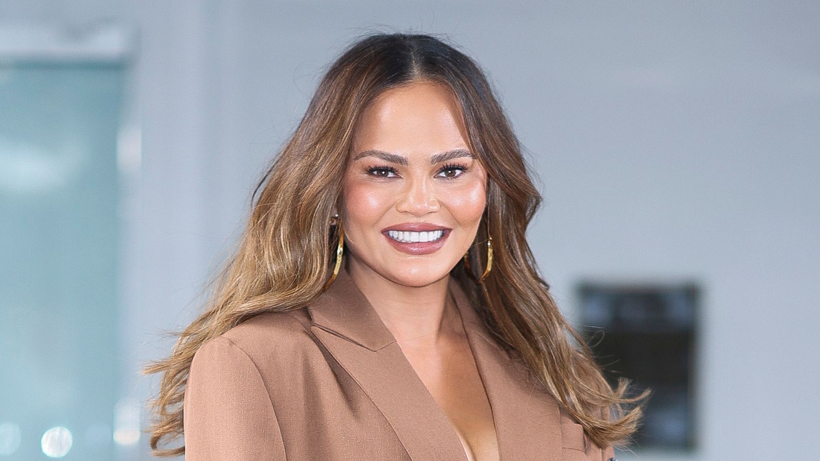 1600x900 Chrissy Teigen hired a professional Halloween decor team. Homes and Gardens