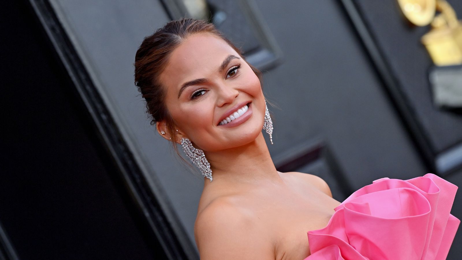 1600x900 Chrissy Teigen's Beverly Hills home celebrates the curved furniture trend. Homes and Gardens
