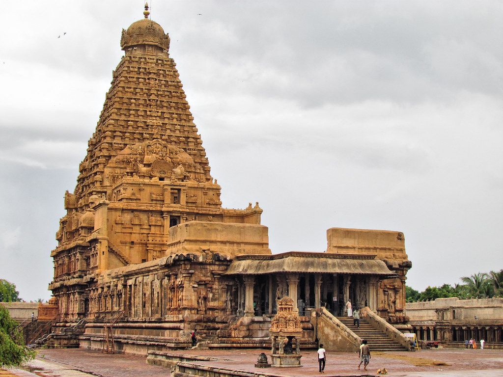 1024x768 Brihadeeswarar temple, Thanjavur. Brihadeeswarar temple, Th