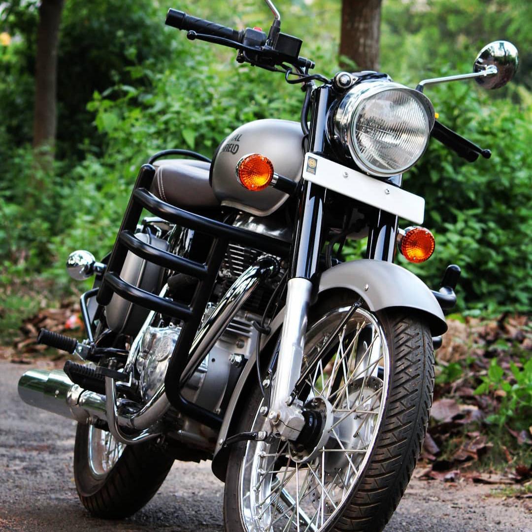 1080x1080 Celebrate the dark with your next ride. Choose between Classic Gunmetal Grey or Classic Stealth Black. Which one would you go for? #RoyalEnfield #REClassic Picture Credits for Classic Stealth Black: DIBYASINGH on @