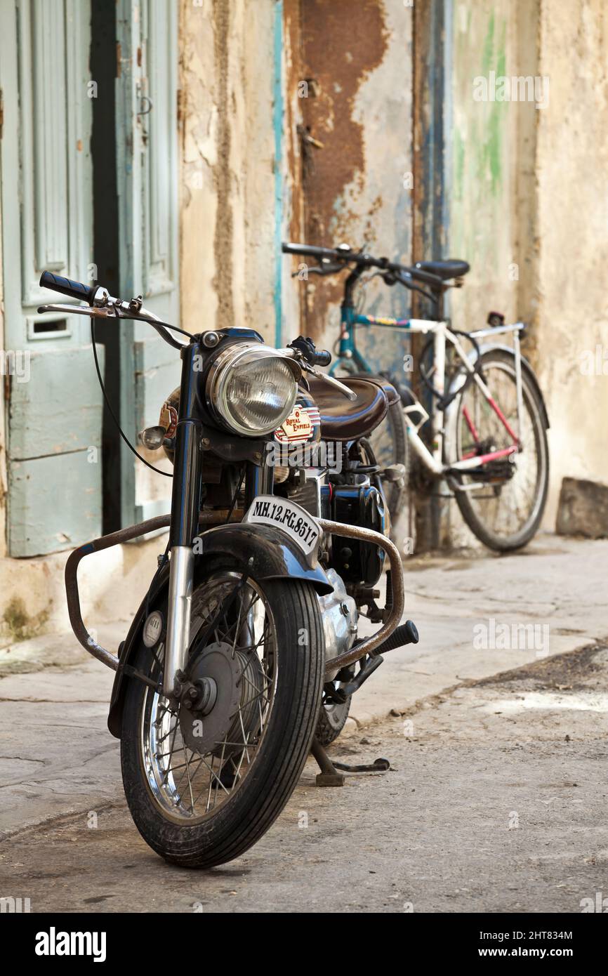 866x1390 Royal Enfield Bullet 350 Classic Motorcycle