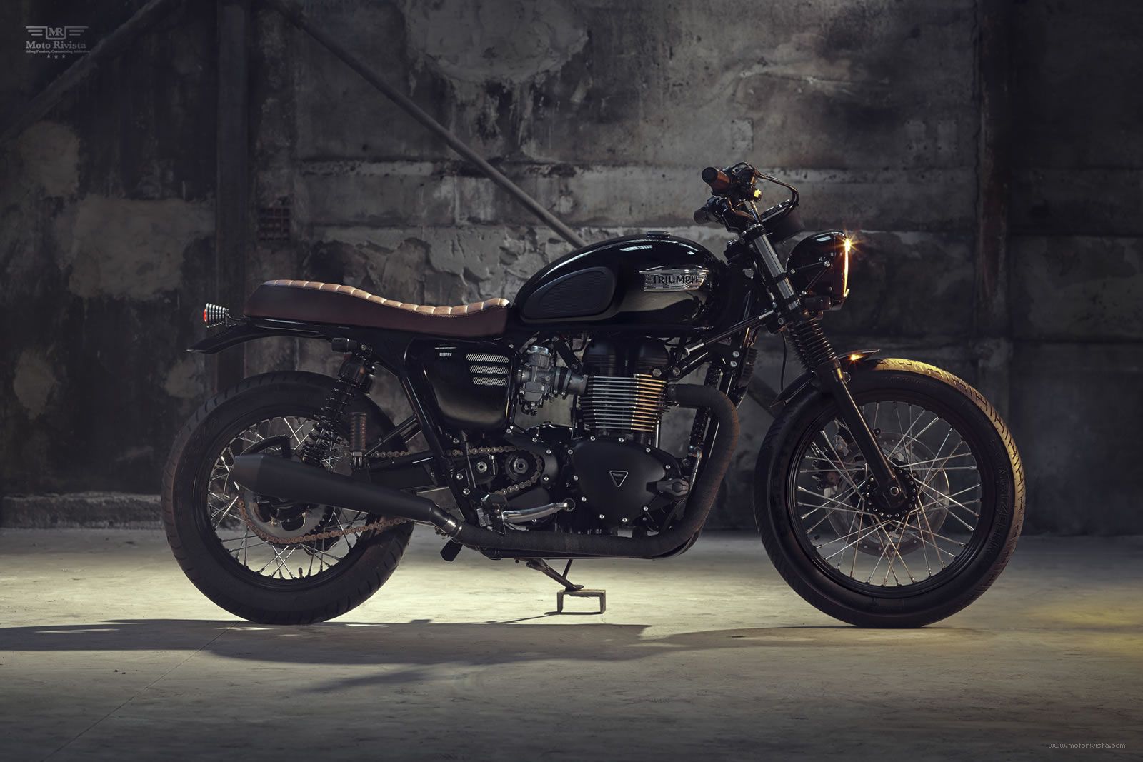 1600x1067 Triumph Bonneville Classic HD Wallpaper: Timeless Motorcycle Elegance
