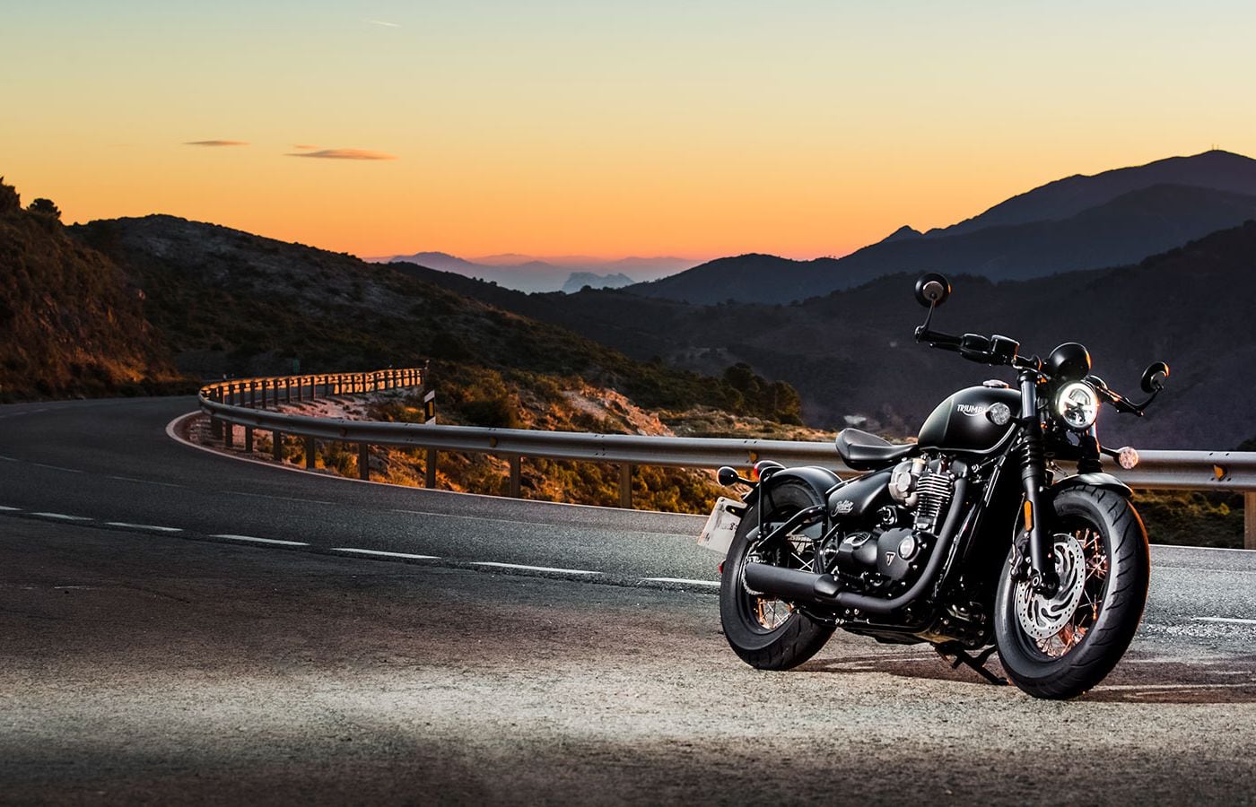 1400x900 Triumph Bonneville Bobber Black Gallery