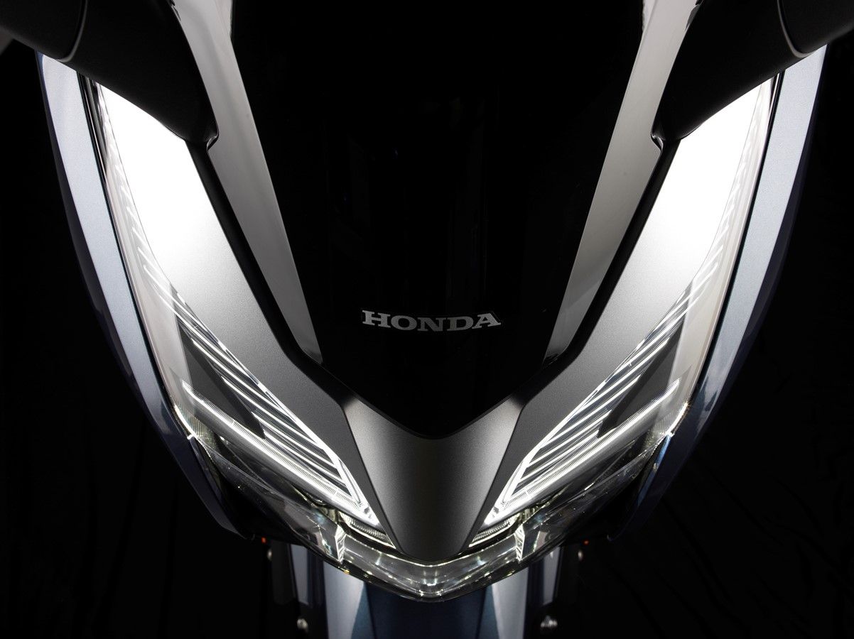 1202x900 Honda Forza 300