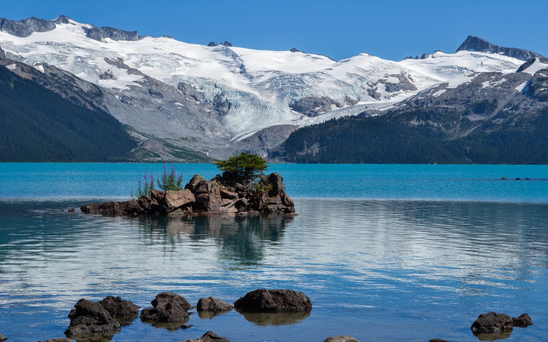 1920x1200 Garibaldi Lake Serenity: Stunning HD Nature Wallpaper