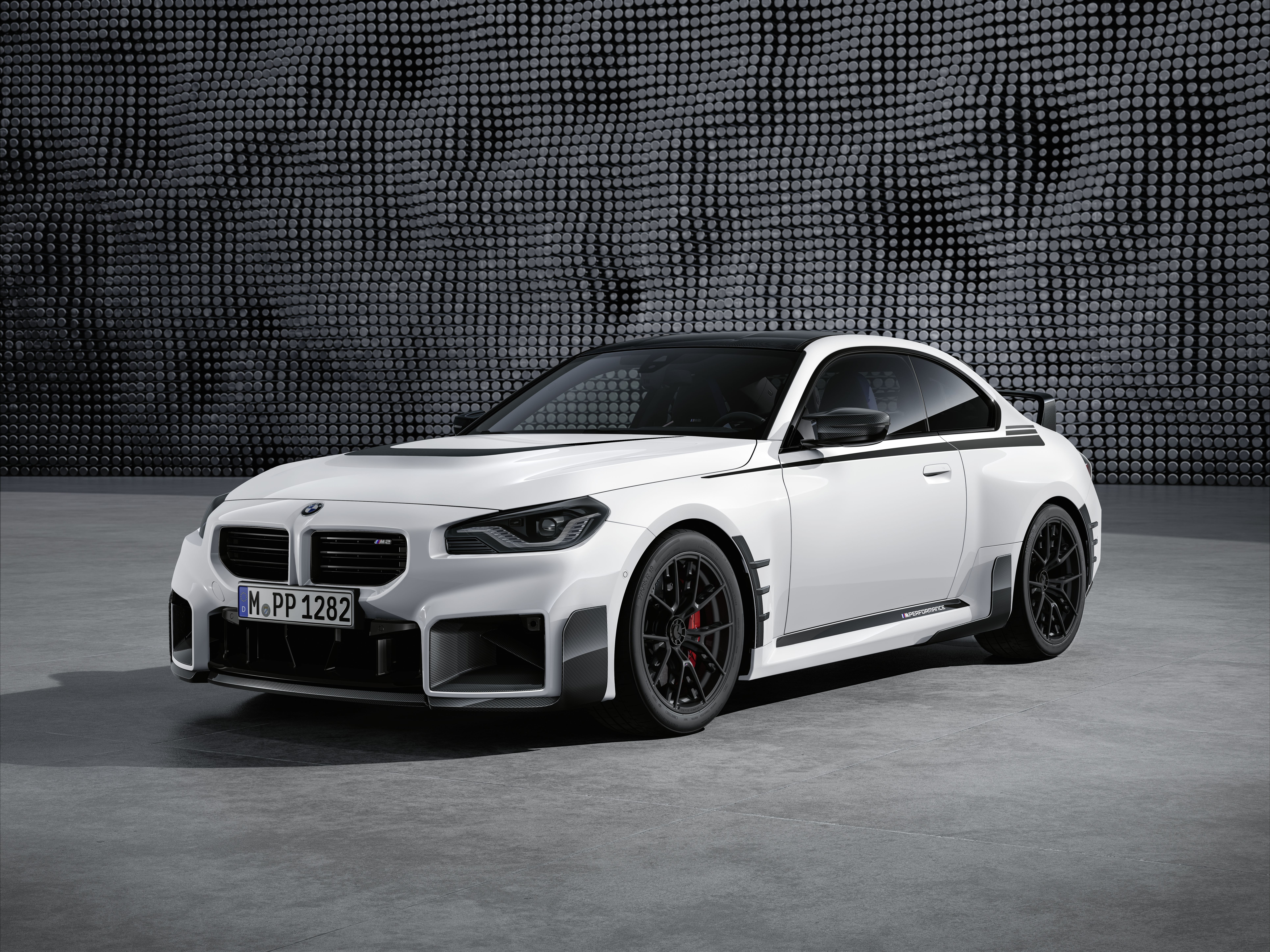 7718x5787 BMW M2