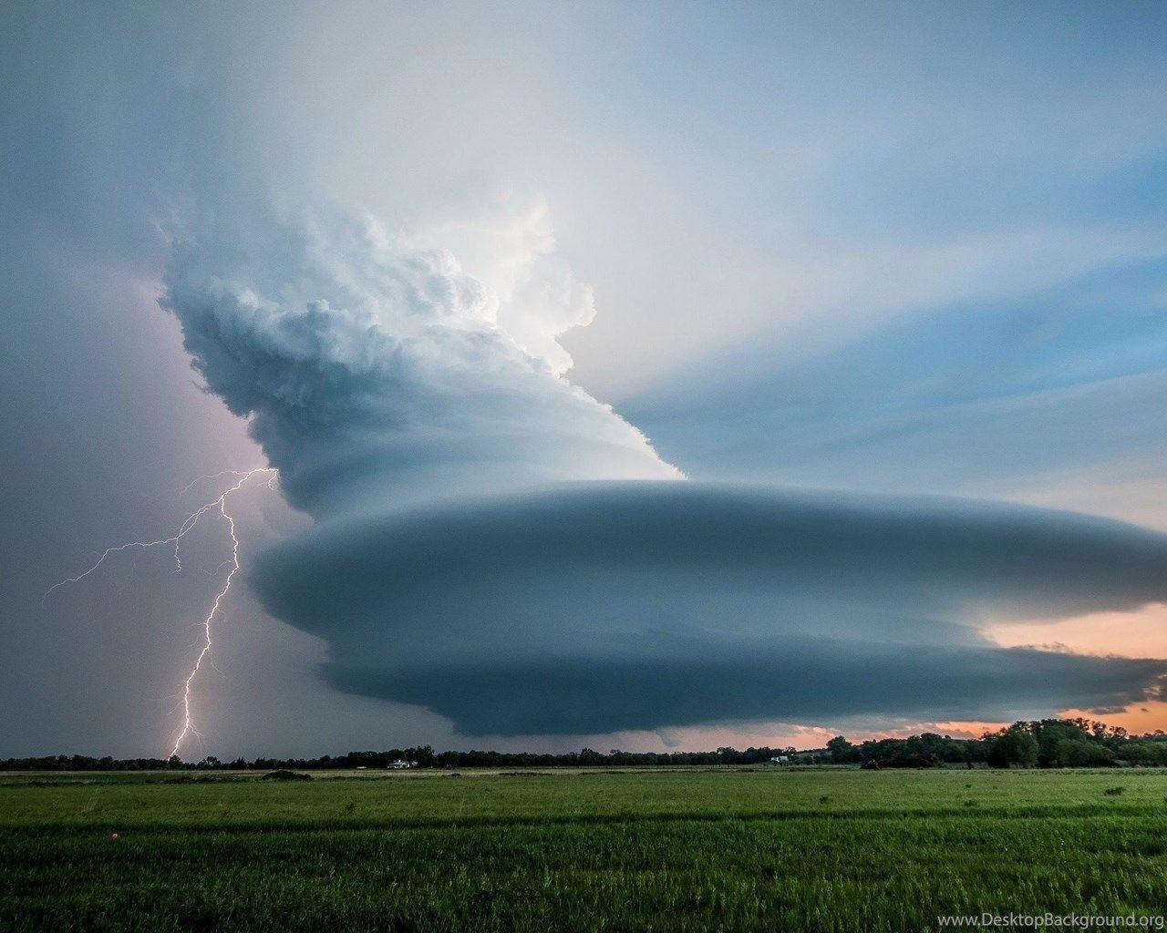1280x1024 Supercell Forming Wallpaper Nature Wallpaper Desktop Background