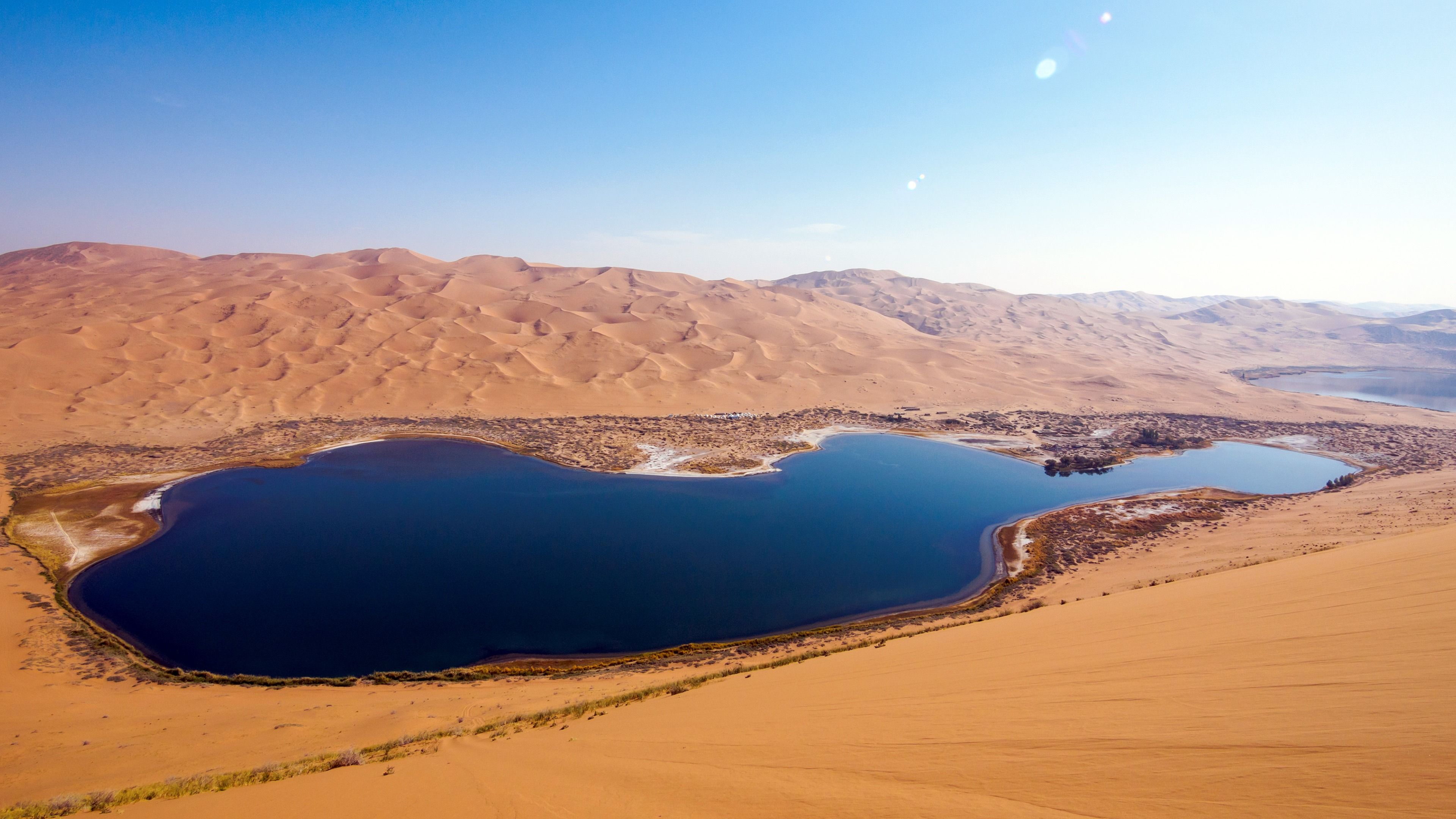 3840x2160 Inner Mongolia Badain Jaran Desert Lake Blue Sky