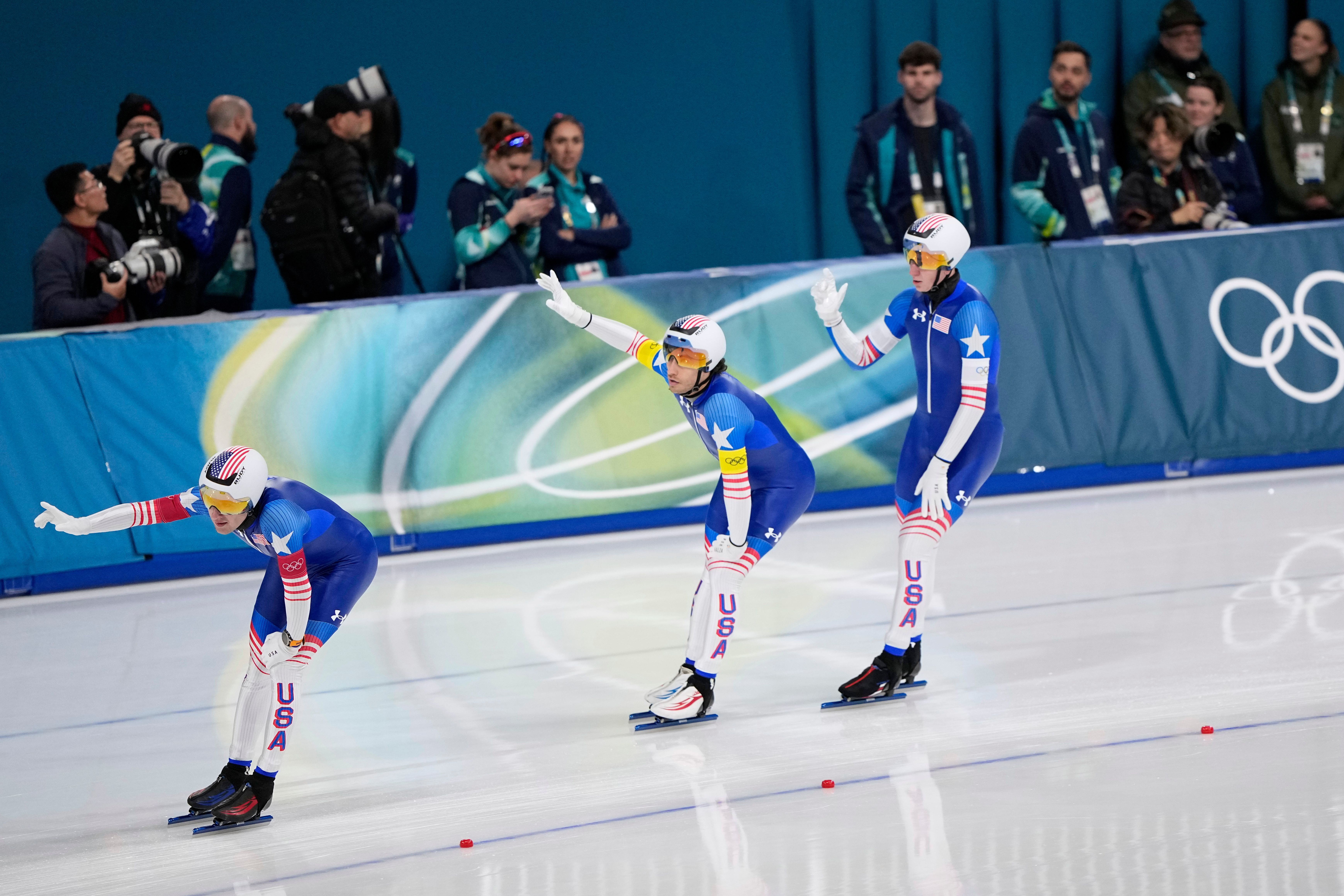 6959x4639 Italy beats the US for the Olympic men's team pursuit speedskating gold medal