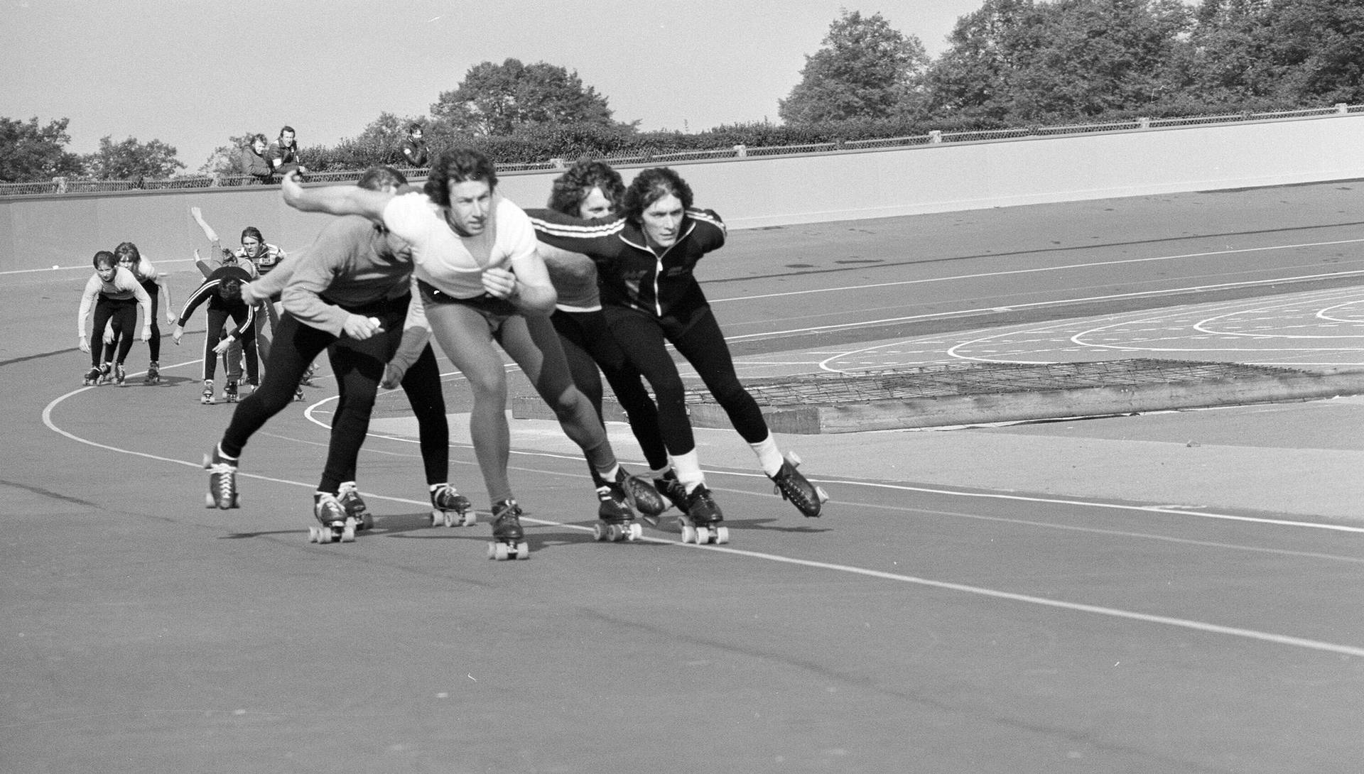 1920x1090 Download Intense Speed Skating Competition in Full Swing Wallpaper