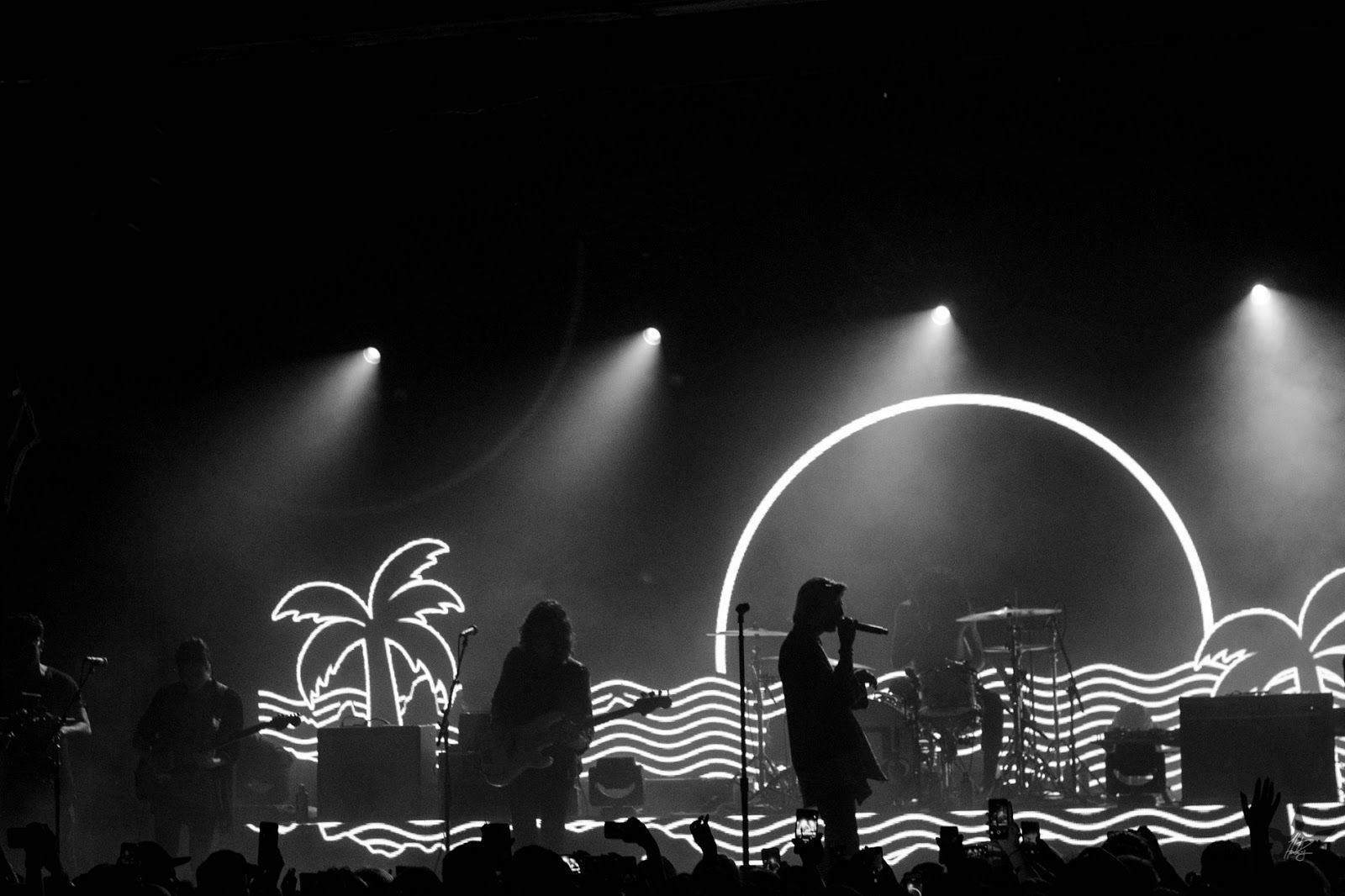1600x1066 Download The Neighbourhood In Stage Wallpaper
