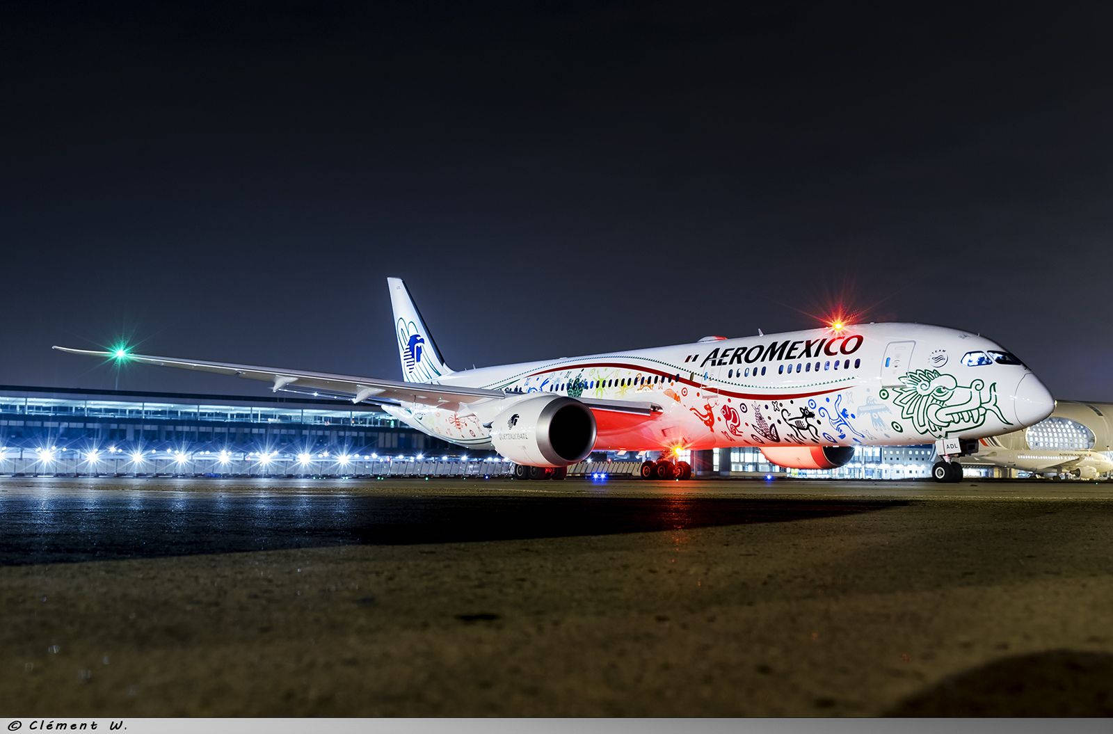 1600x1055 Download Aeromexico Boeing 787 9 Dreamliner Ground Level Shot Wallpaper