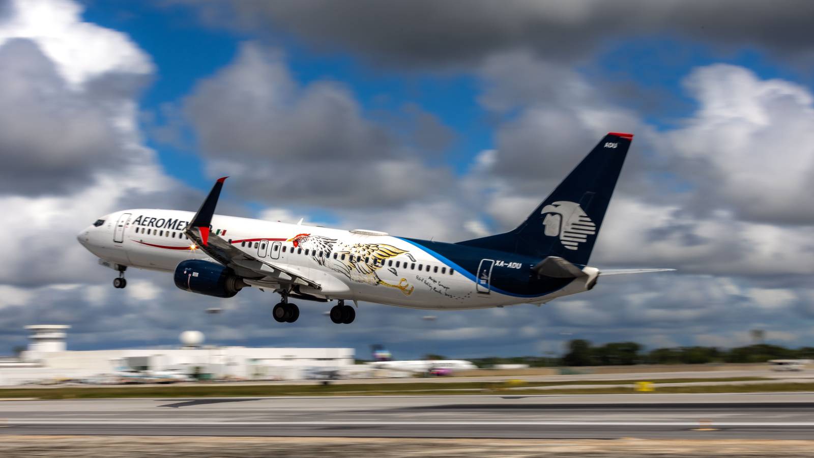 1600x900 Aeromexico Reveals New Unique Livery Featuring A Chicken
