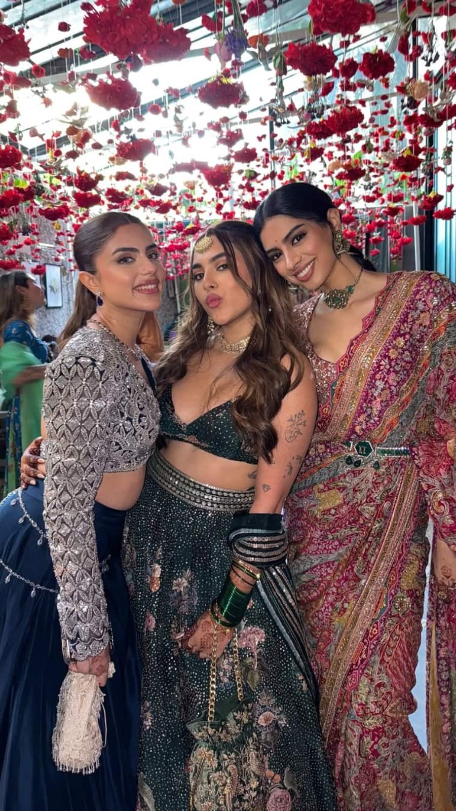 900x1600 Khushi Kapoor, the ultimate bridesmaid, aces mehndi fashion