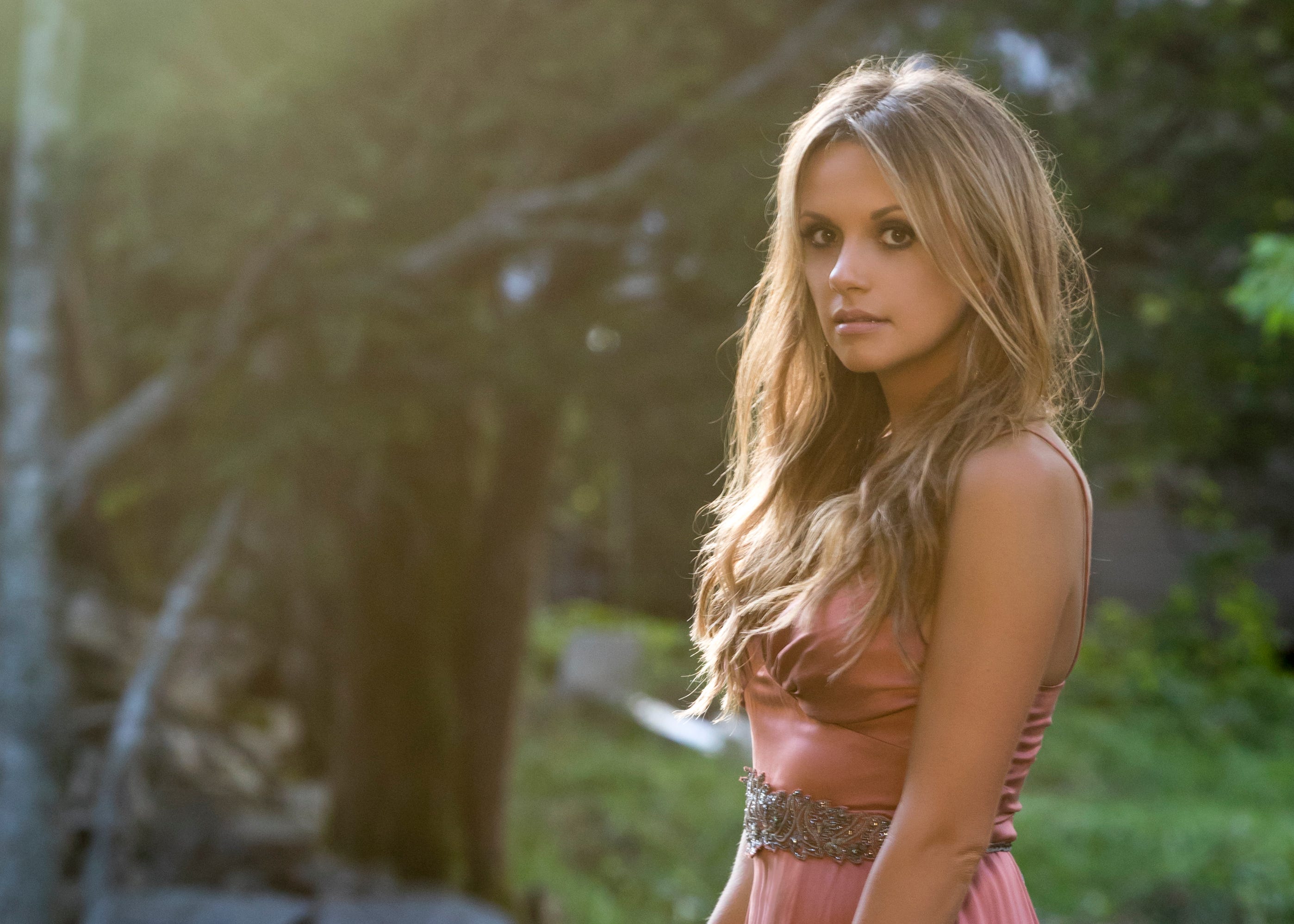 2796x1996 Carly Pearce Wallpaper
