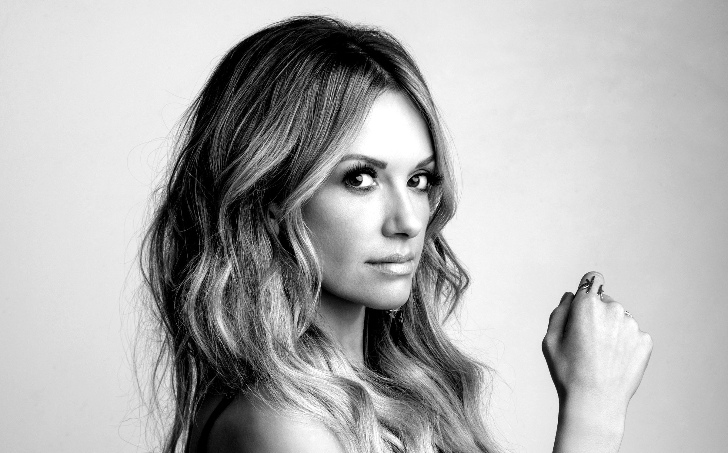 2402x1497 Carly Pearce Wallpaper