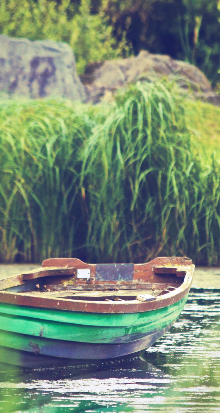 744x1392 Natural green blur boat. wallpaper.sc iPhone5s, SE