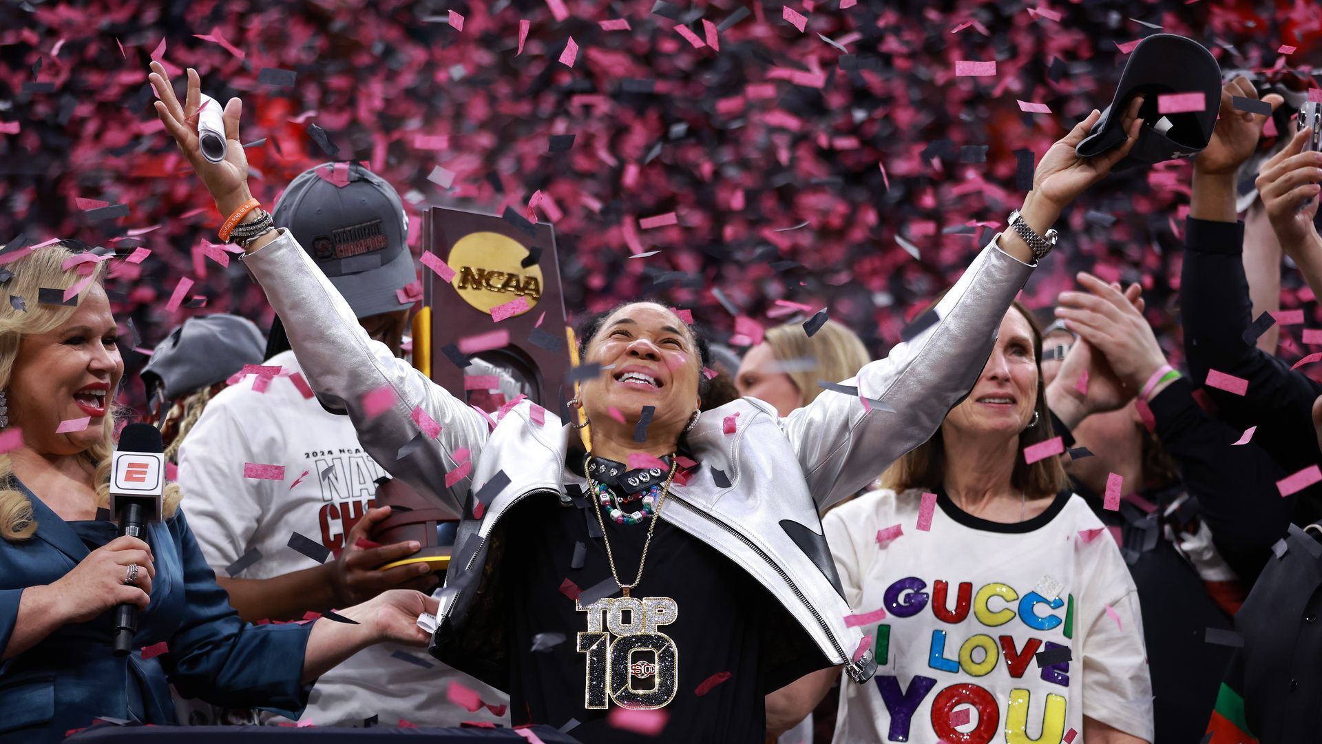 1920x1080 South Carolina beats Iowa to finish undefeated season with title win