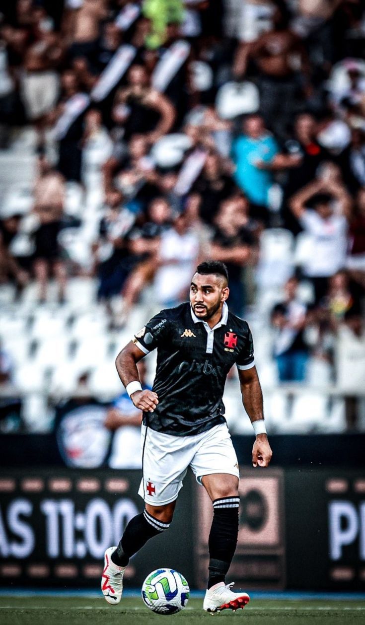 735x1259 Payet