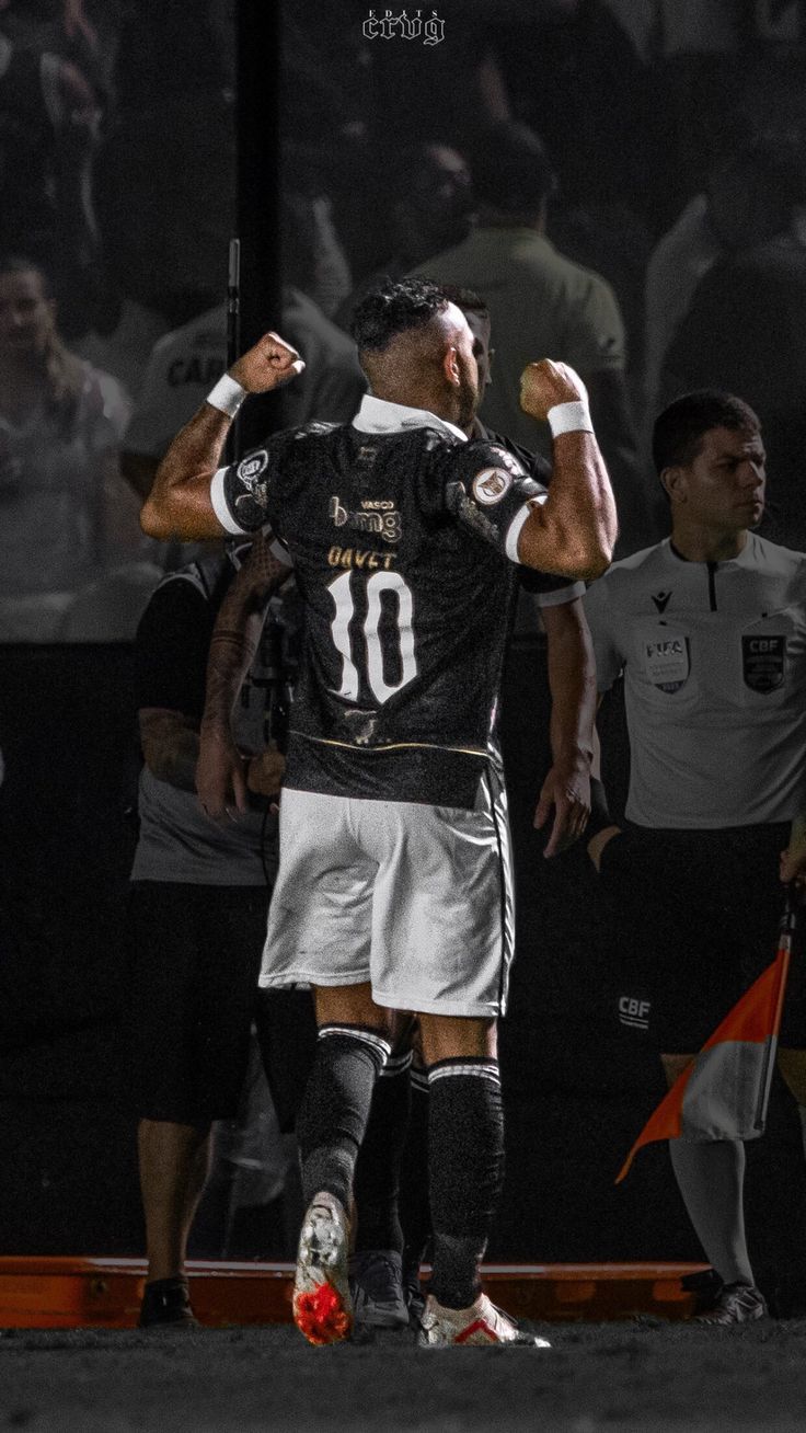 736x1308 Dimitri Payet