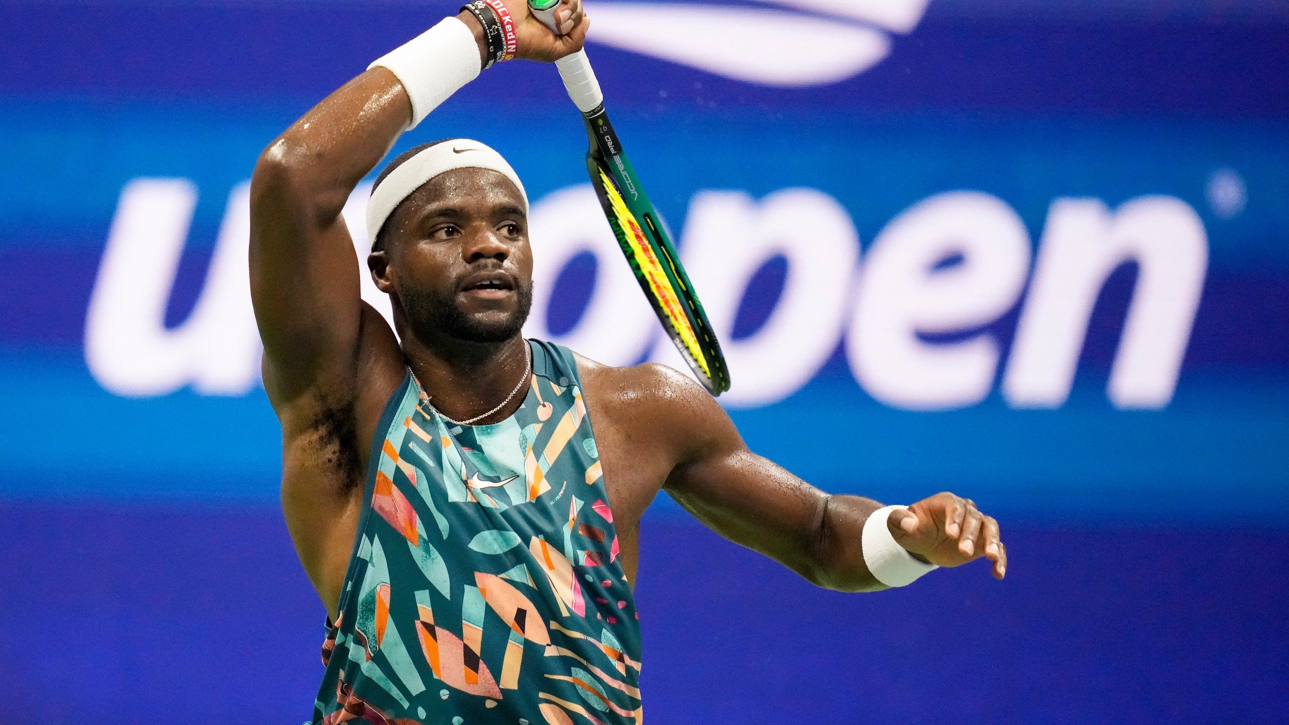 2560x1440 Ben Shelton tops Frances Tiafoe at the US Open for his first Slam semifinal. Novak Djokovic is next