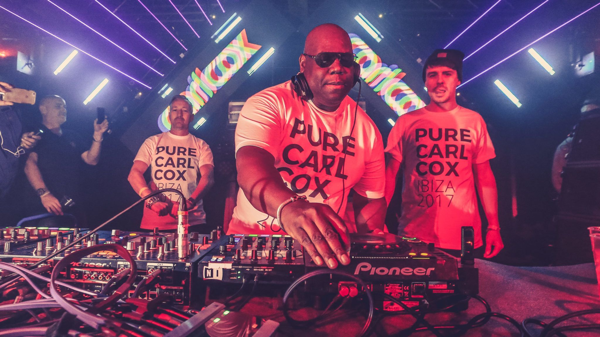 2048x1152 Carl Cox Wallpaper