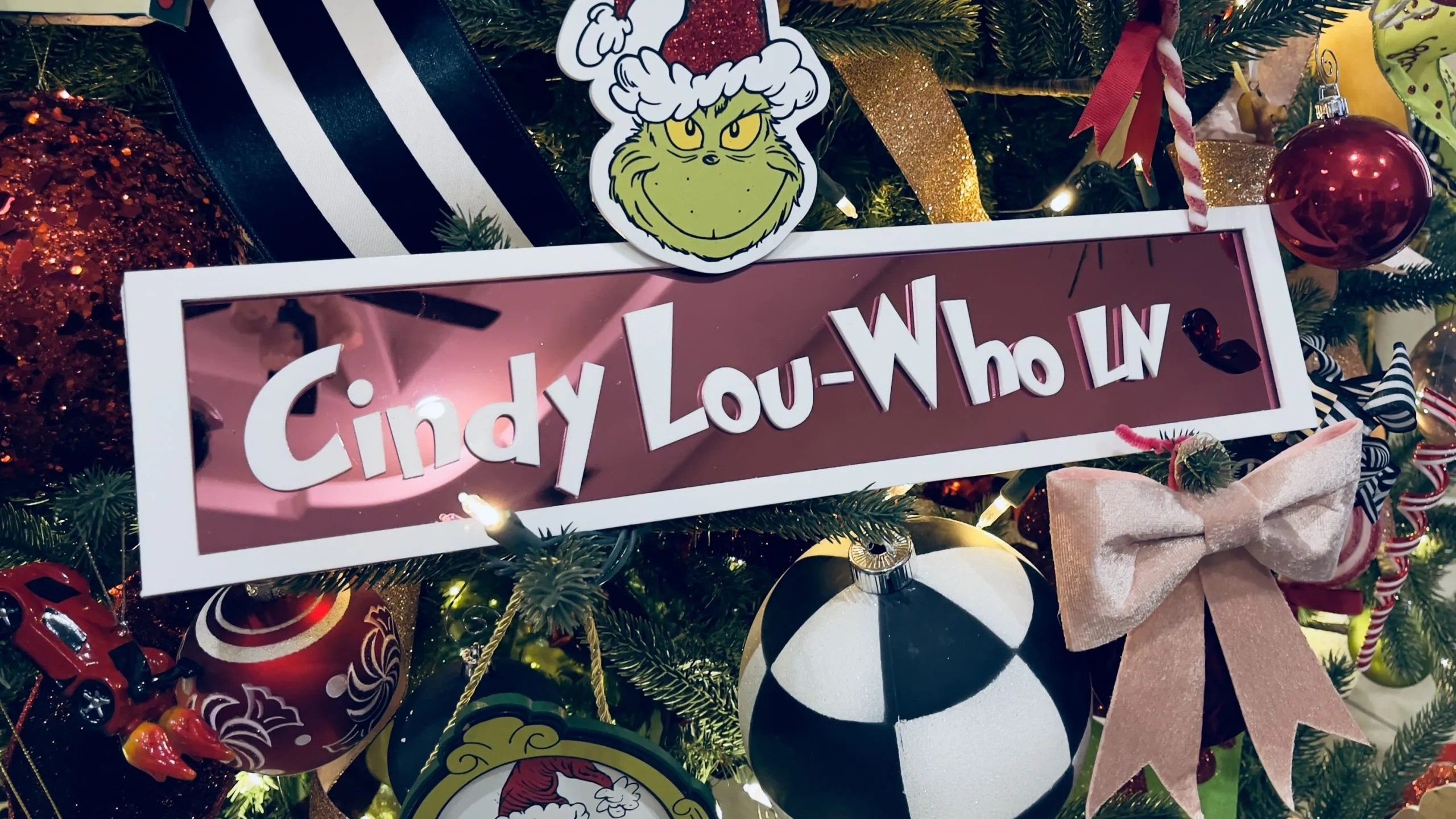 2560x1440 Cindy Lou Who LN Sign