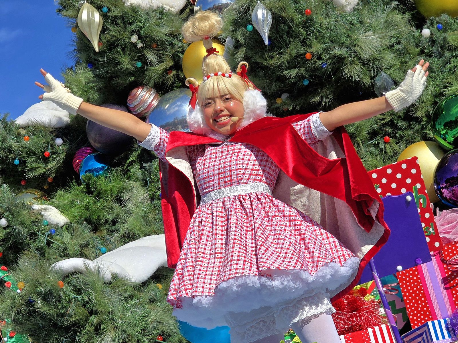 1600x1200 GUIDE: Storytime With Cindy Lou Who For 2025 Holidays At Universal Hollywood