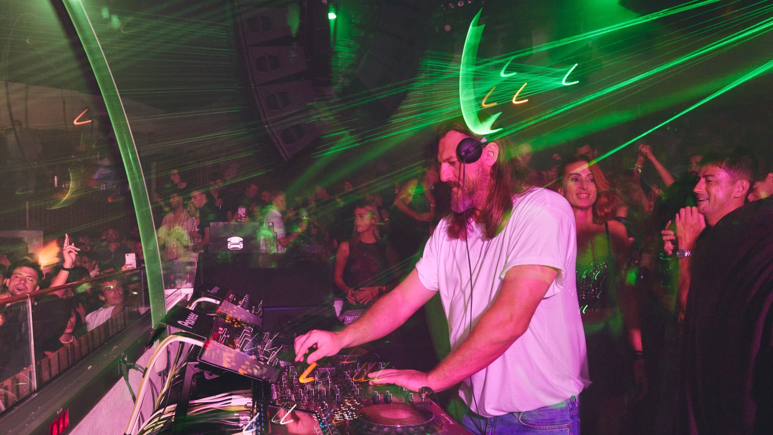2560x1440 Solomun, the D.J. Who Keeps Ibiza Dancing. The New Yorker