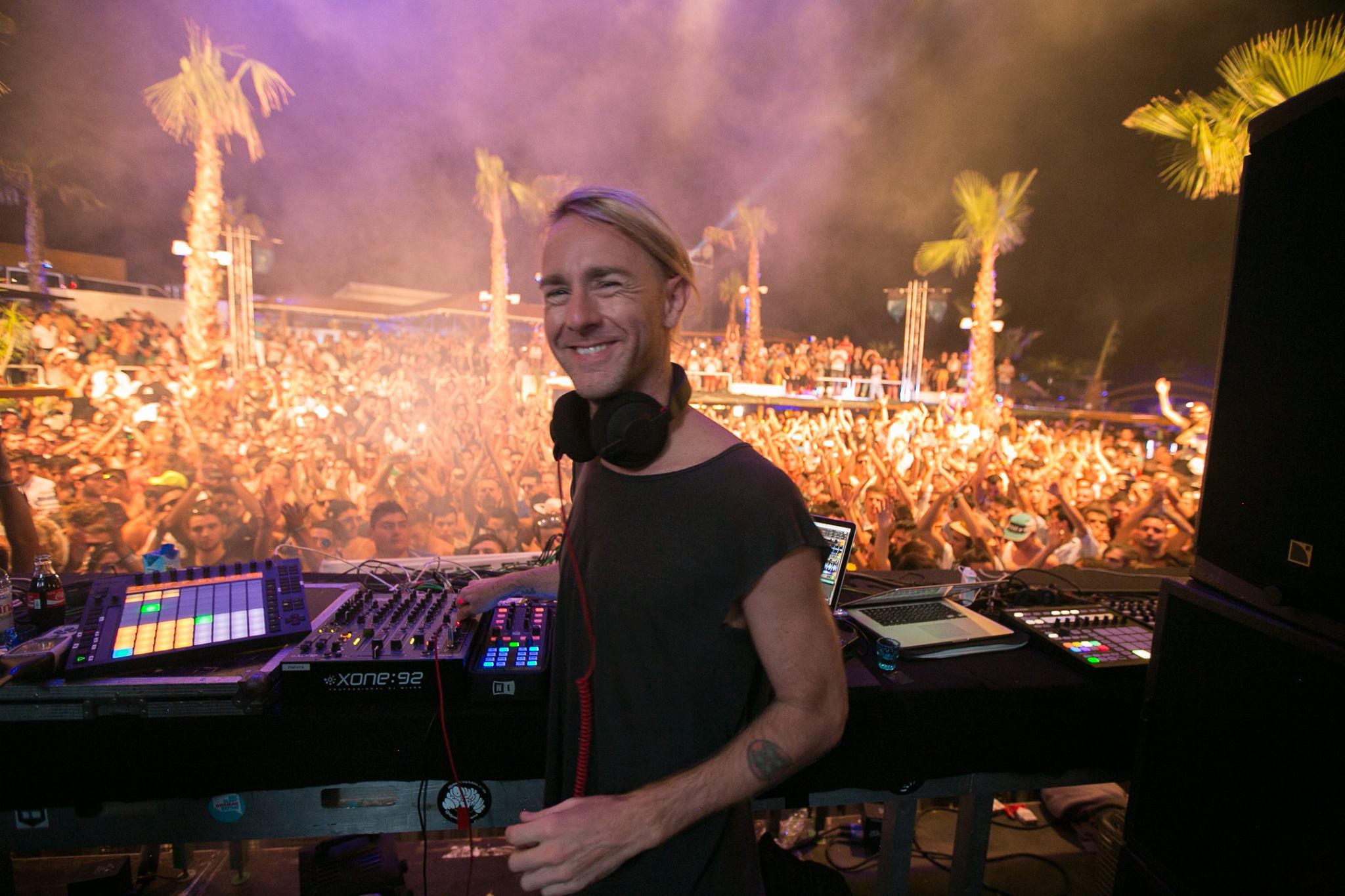 2048x1365 Download Music Richie Hawtin HD Wallpaper