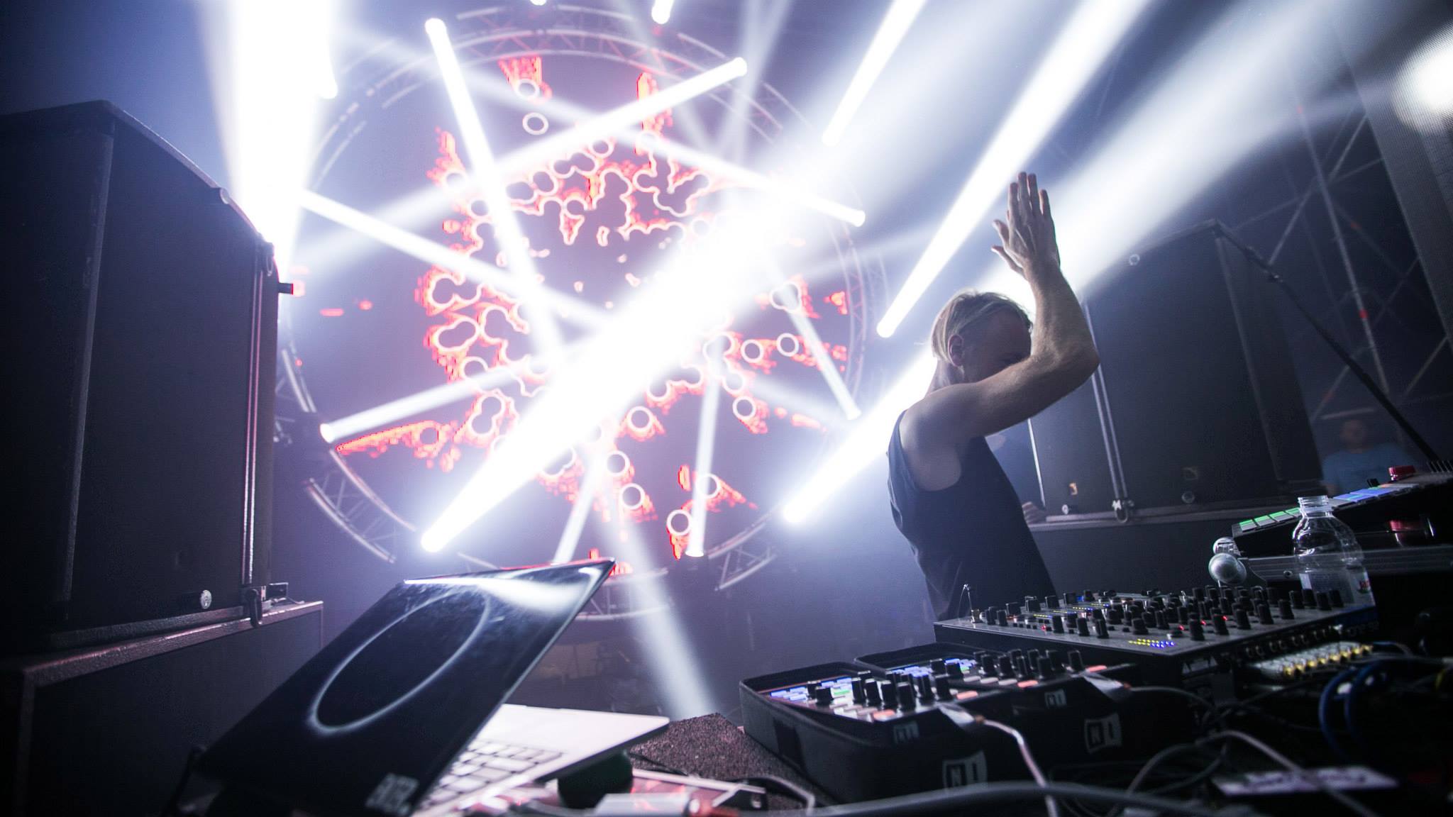 2048x1152 Richie Hawtin DJ Show