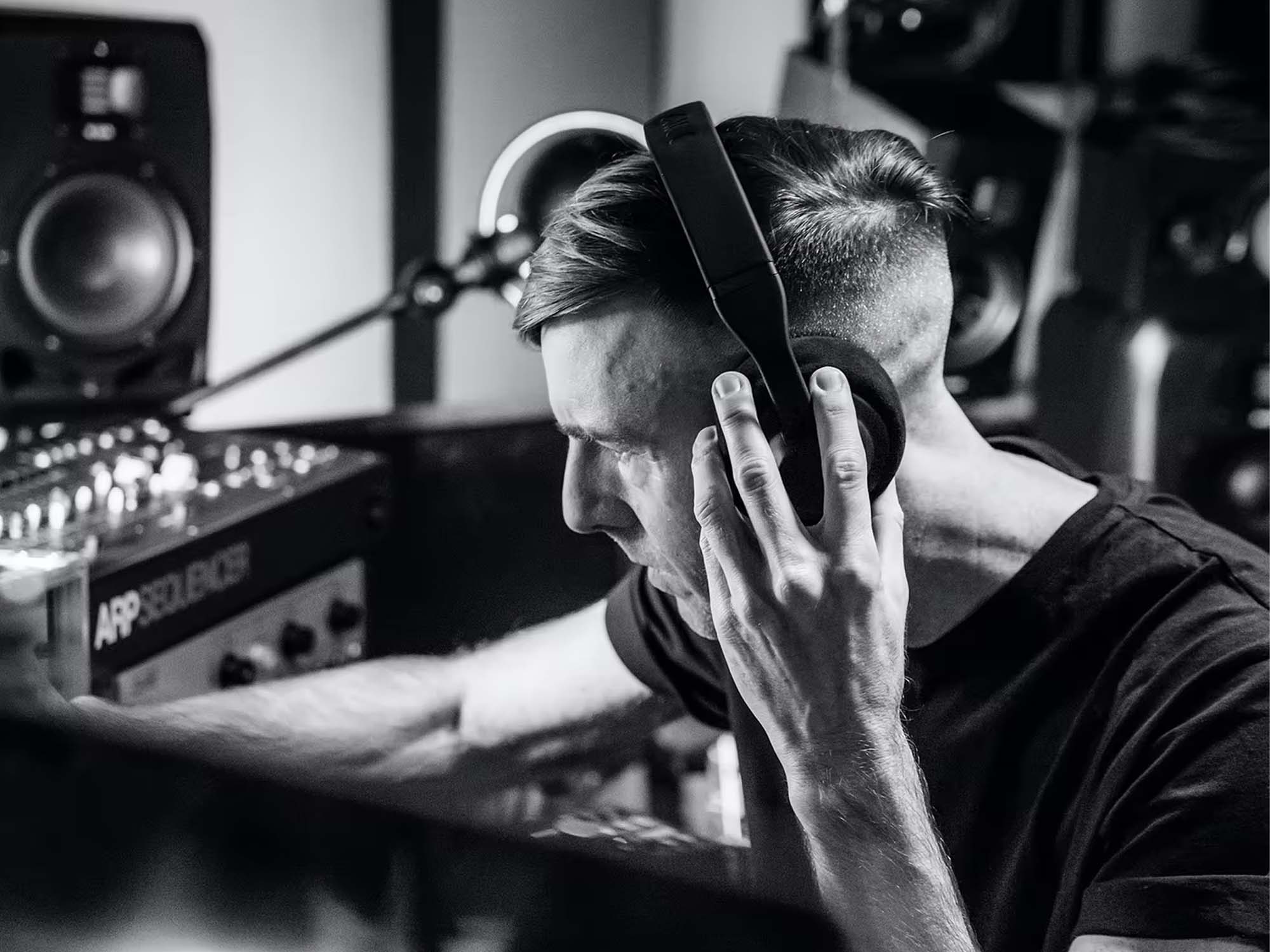 2000x1500 Richie Hawtin. MusicTech / 2