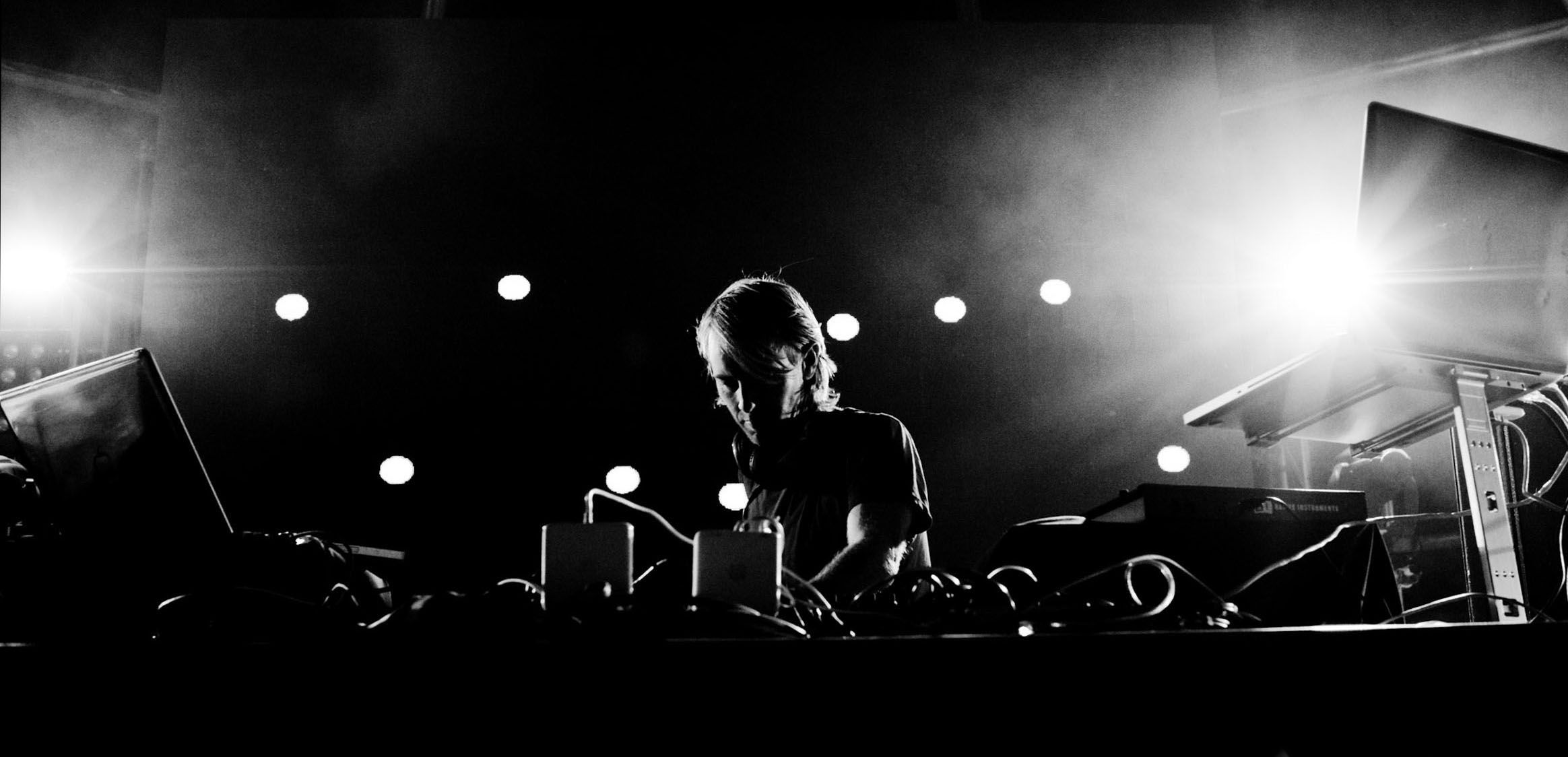 2328x1124 Minimal by Minimal DE9 (draft). UTOPIA or: BUST