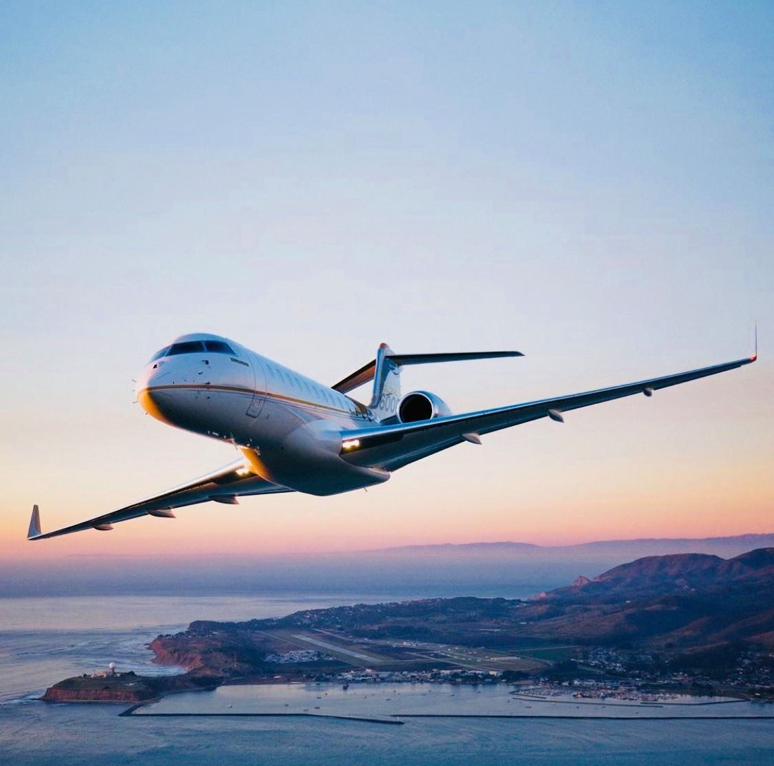 1125x1113 Charter flight service in La Mole • FranceRent
