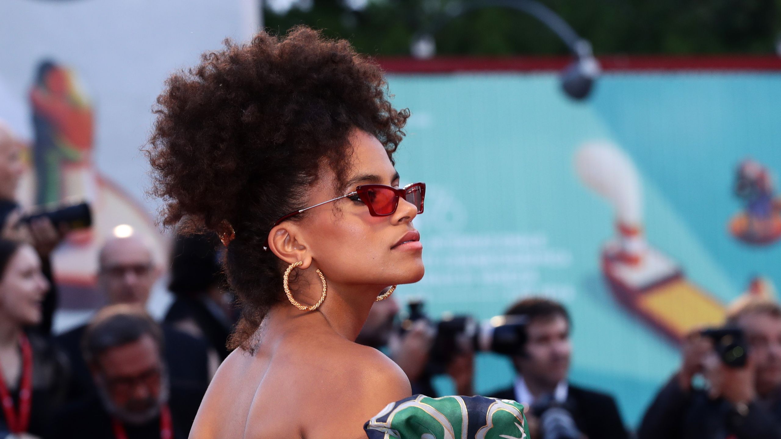 2560x1440 Zazie Beetz Natural Hair Care Routine