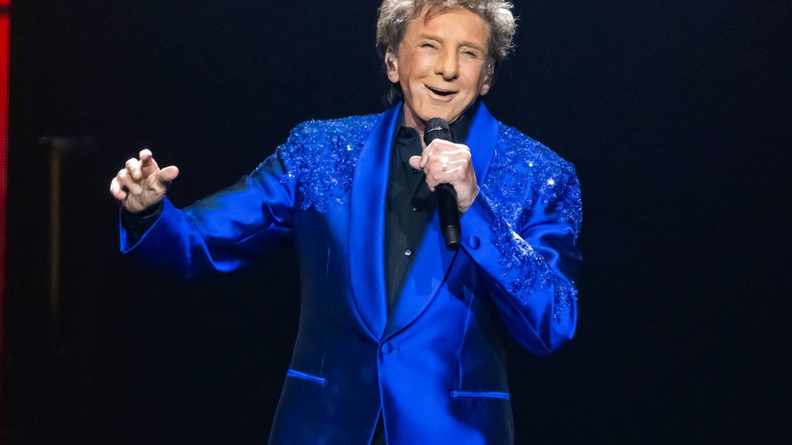 1600x900 Barry Manilow Postpones Las Vegas Residency After Cancer Surgery